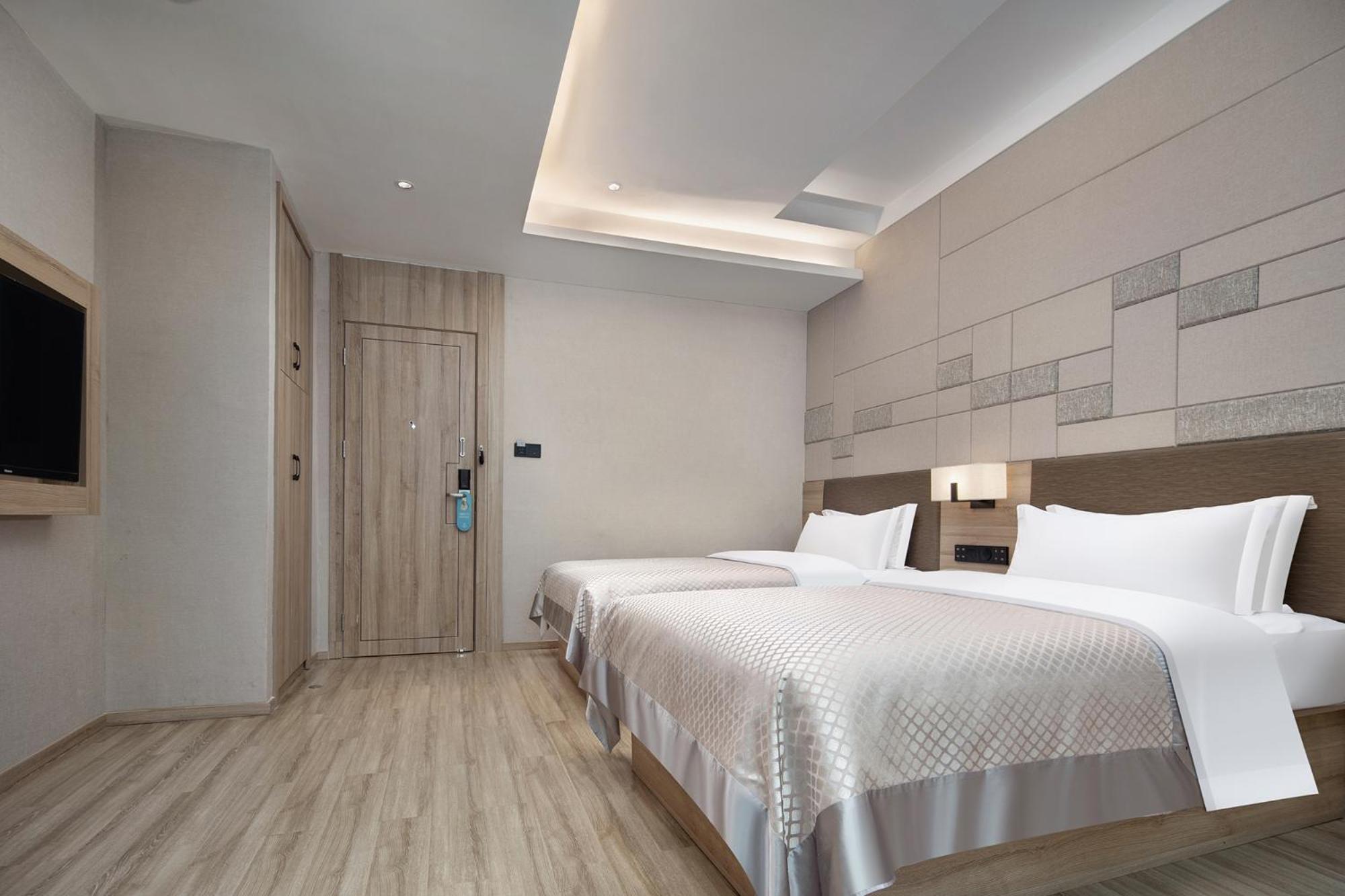 Deluxe Double Room with Entertainment