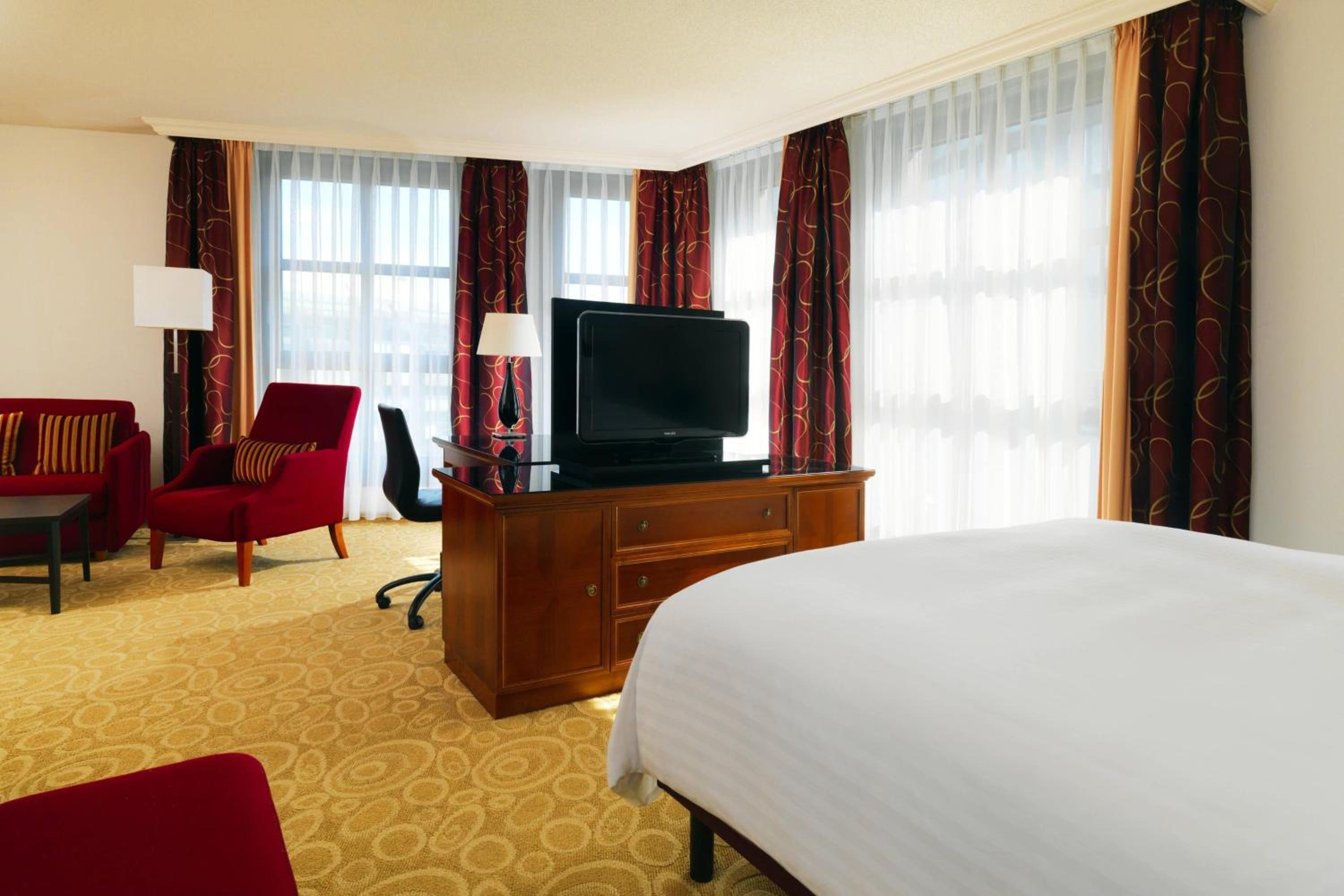 Studio Suite, Executive lounge access, Larger Studio, Sofa bed
