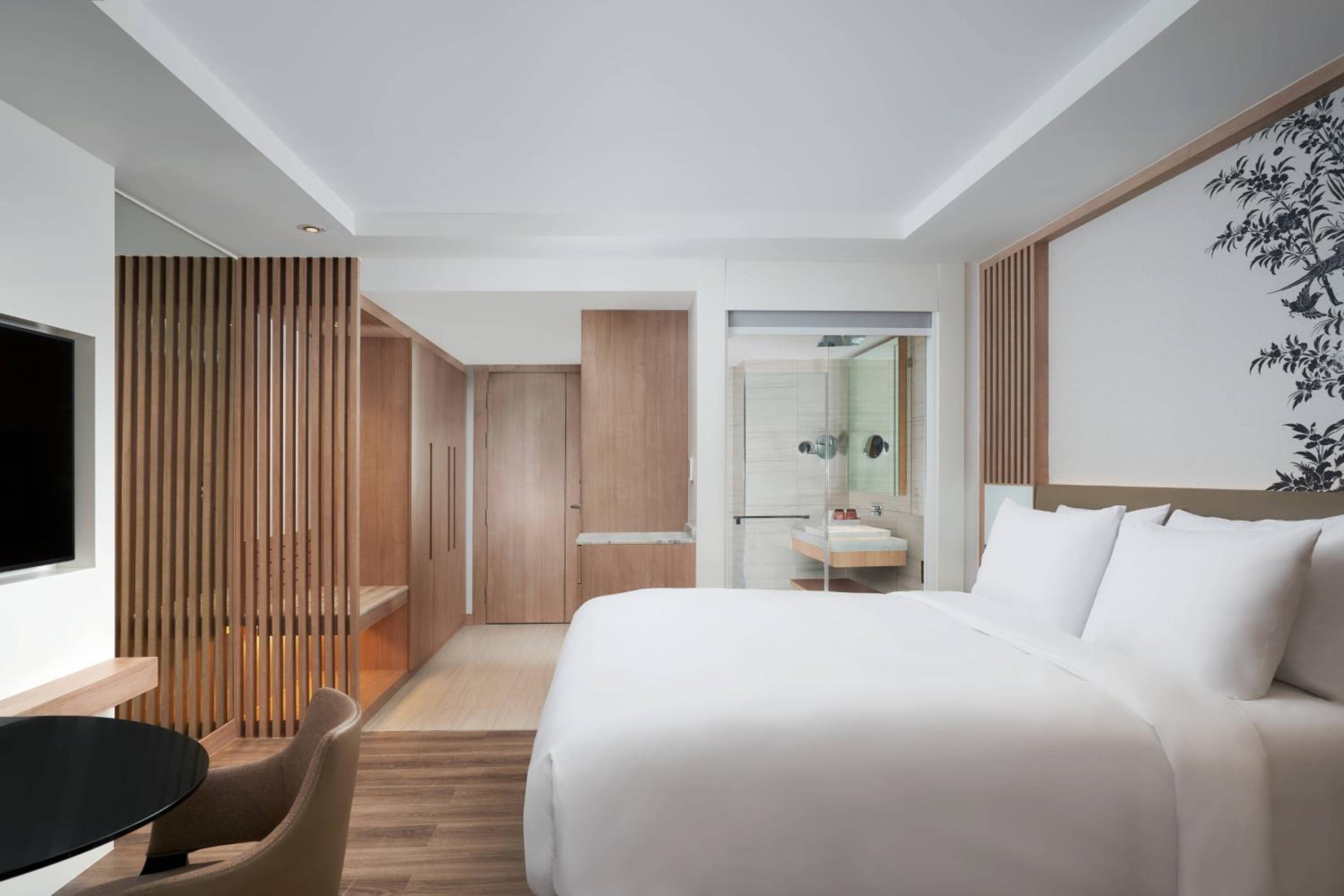 Premier King Room with Sofa Bed and City View