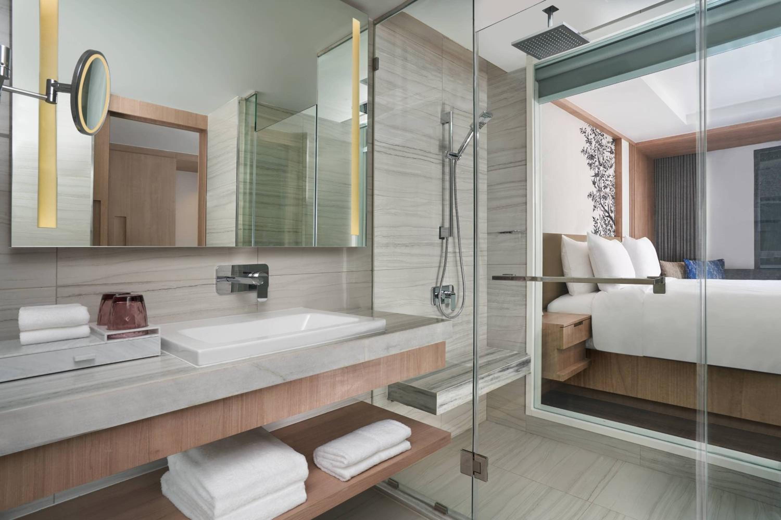 Superior King Room with Sofa Bed and City View