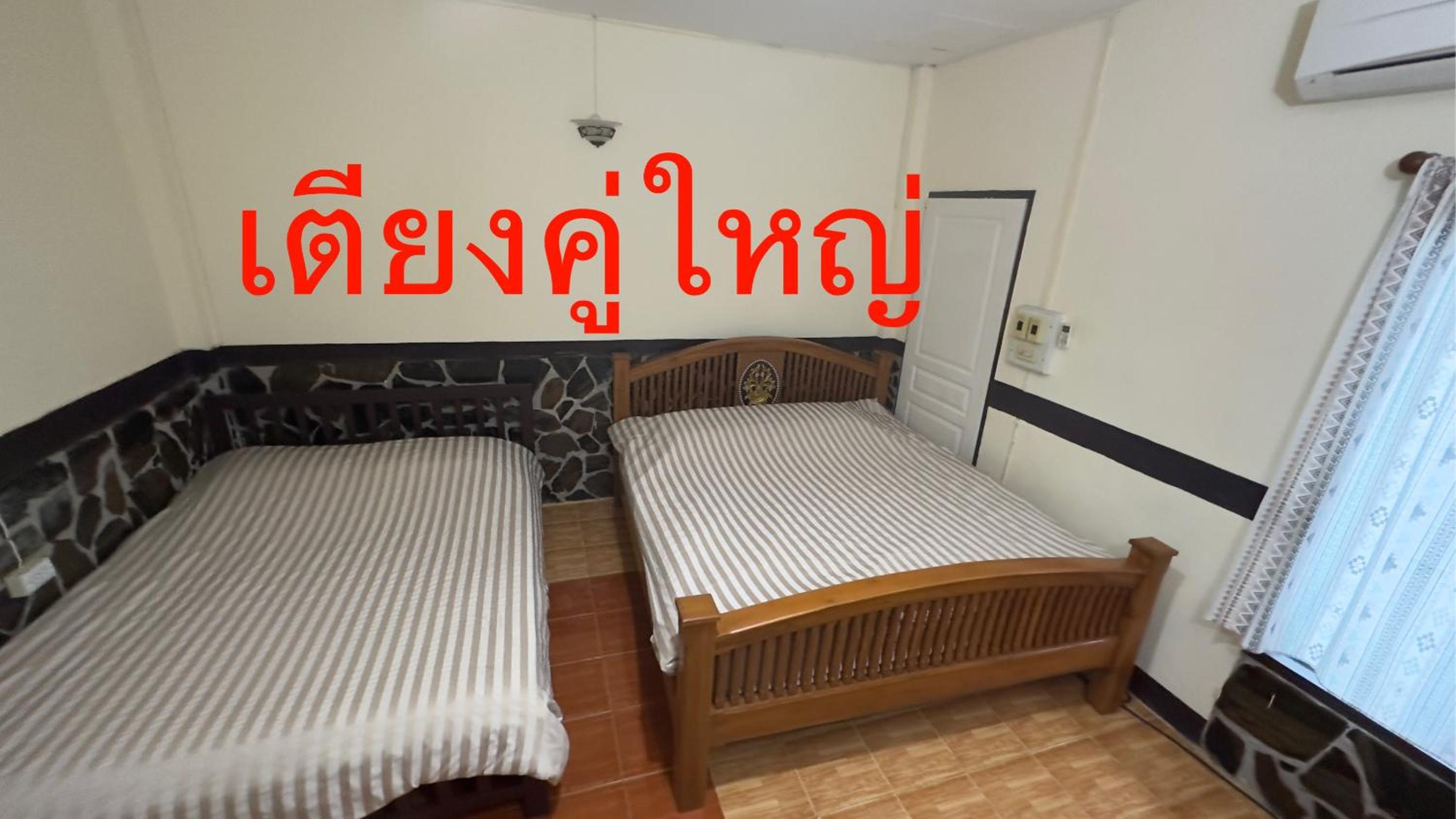 Quadruple Room with Private Bathroom - Photo 5