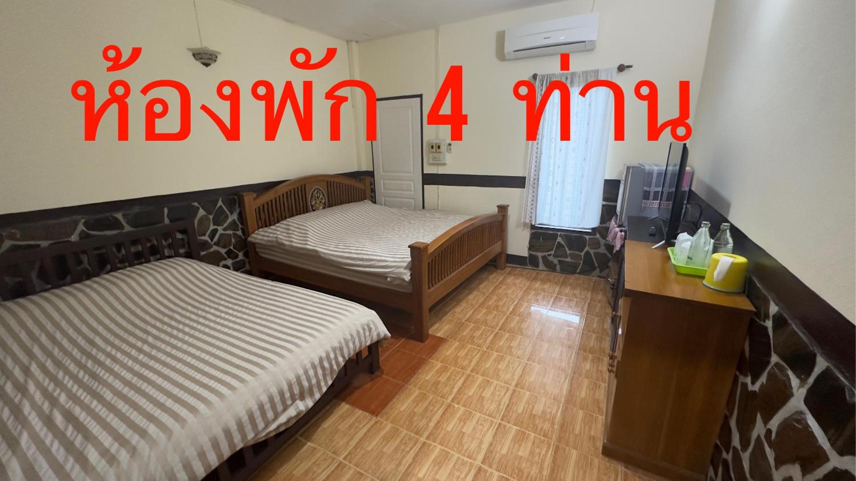 Quadruple Room with Private Bathroom - Photo 4