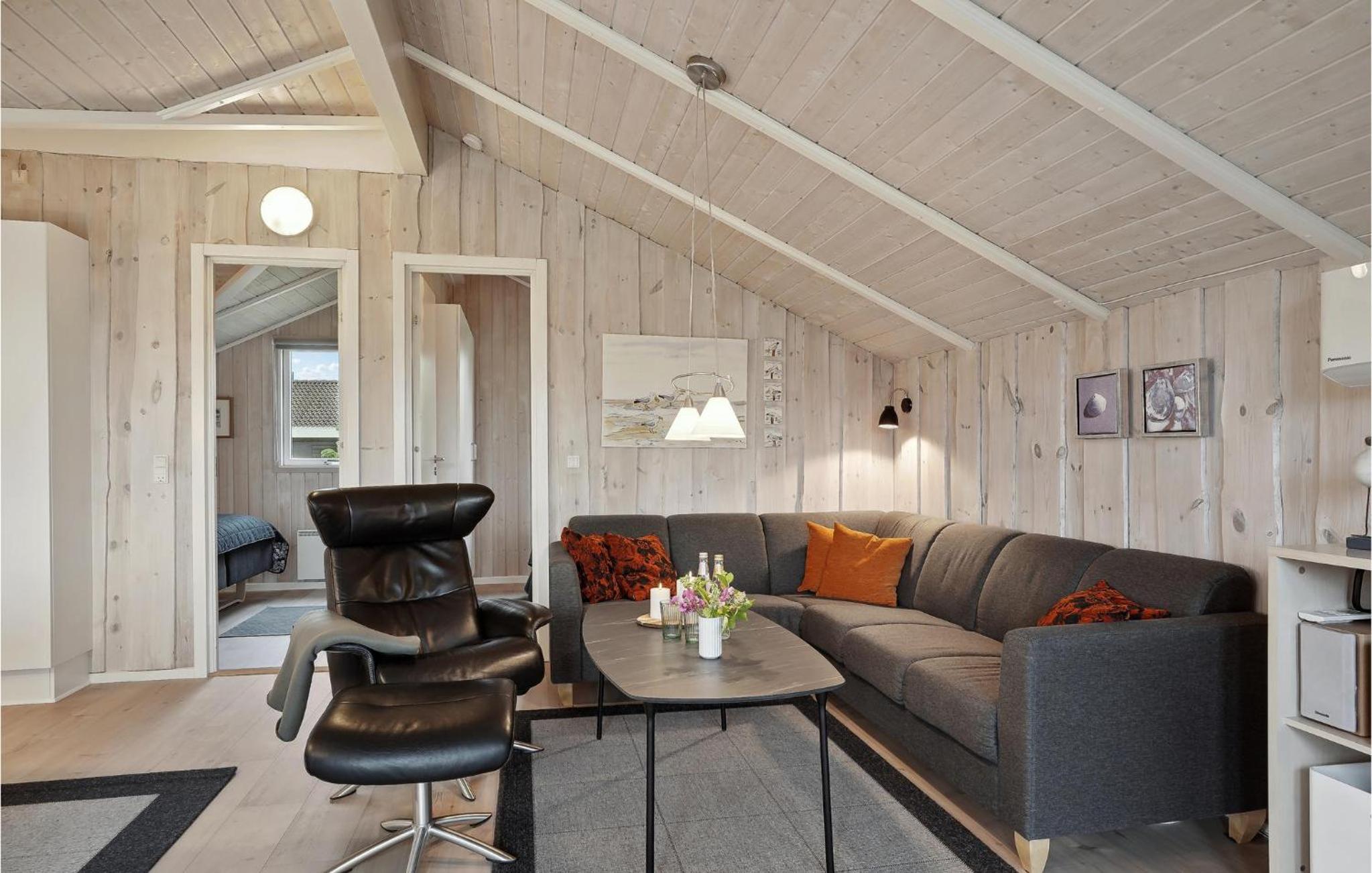 Three-Bedroom Vacation Home  photo 3