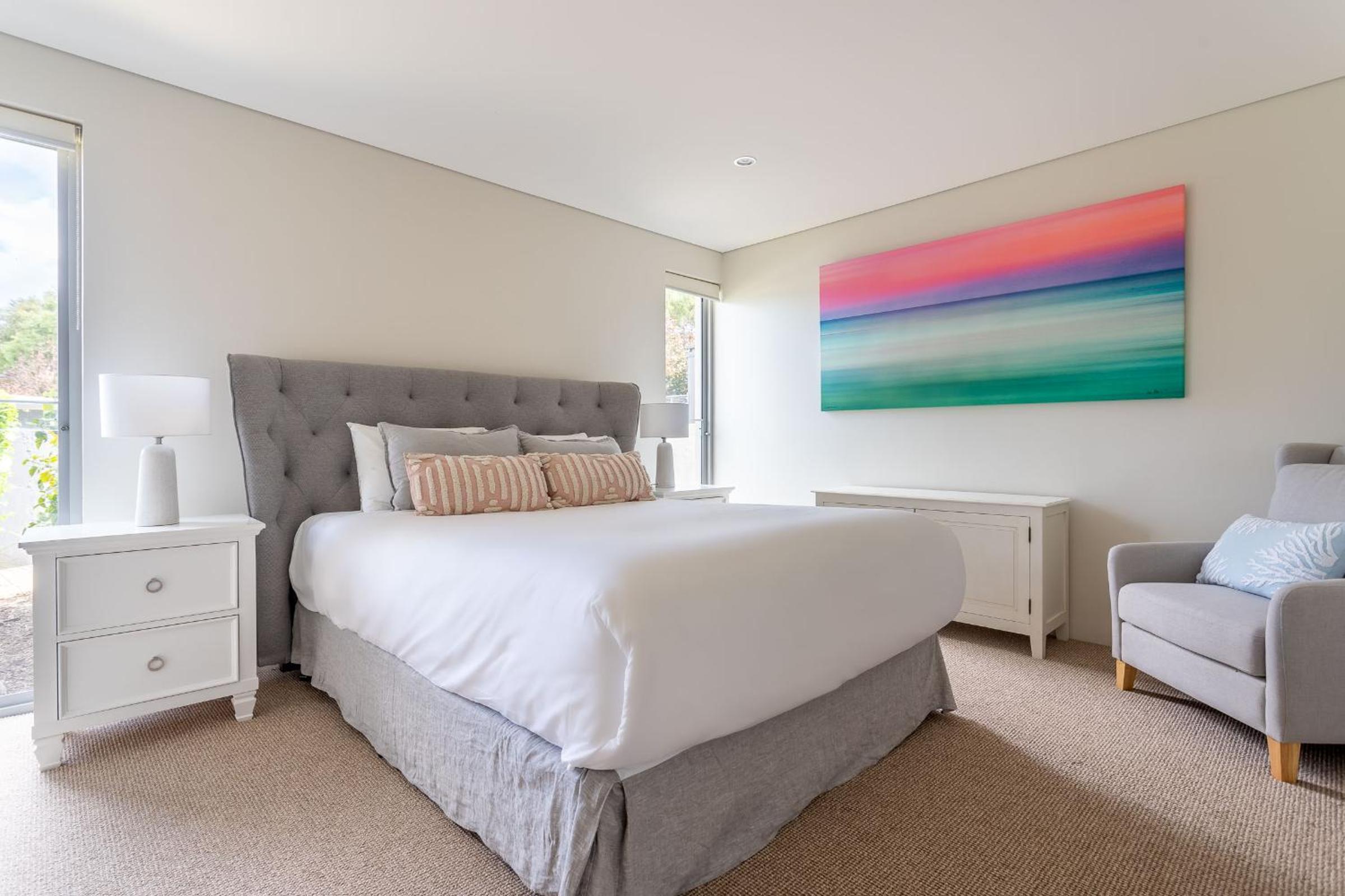 Six-Bedroom House photo 1