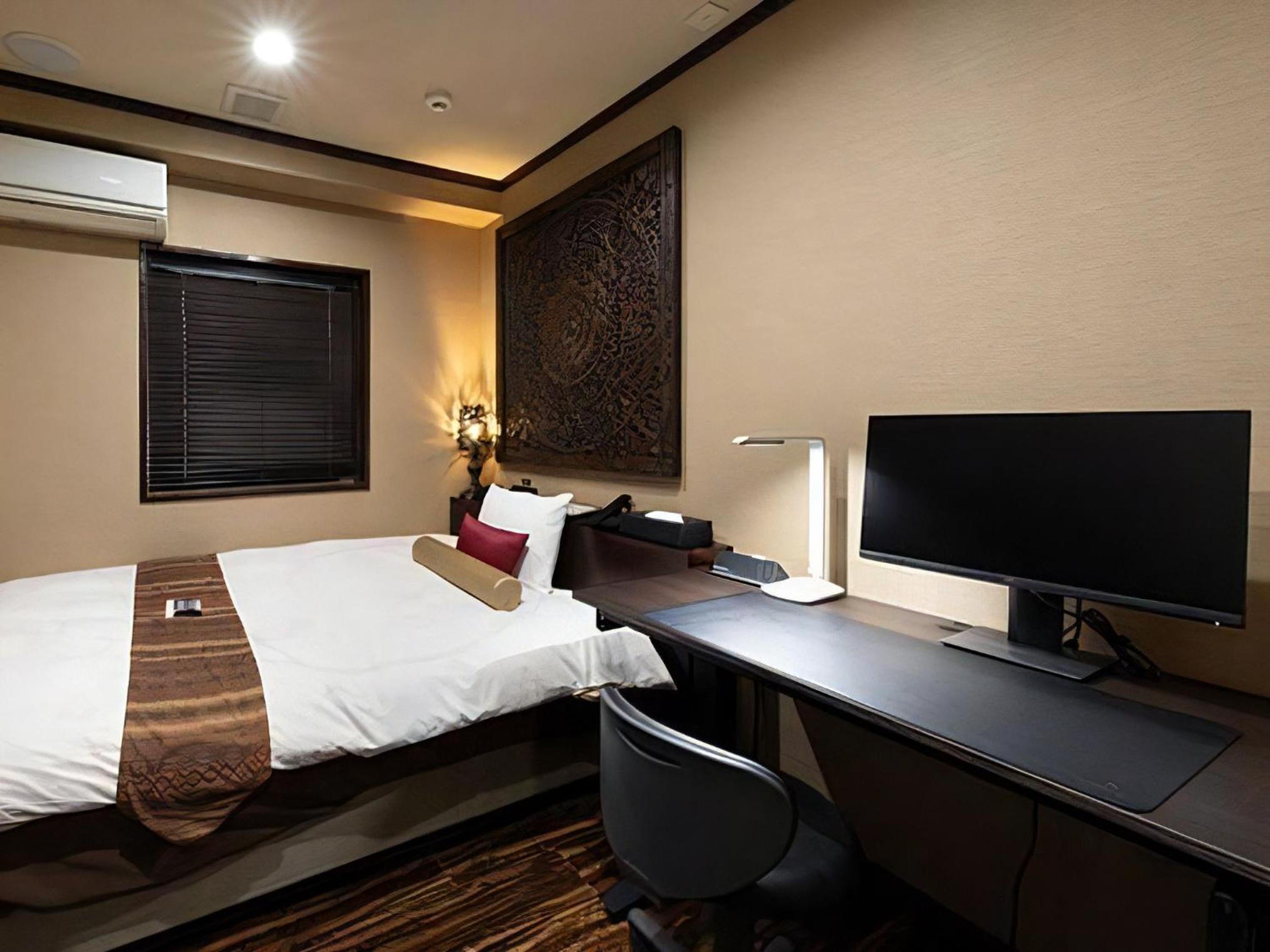 Economy Double - Non-Smoking - Complimentary Club Lounge Access photo 1