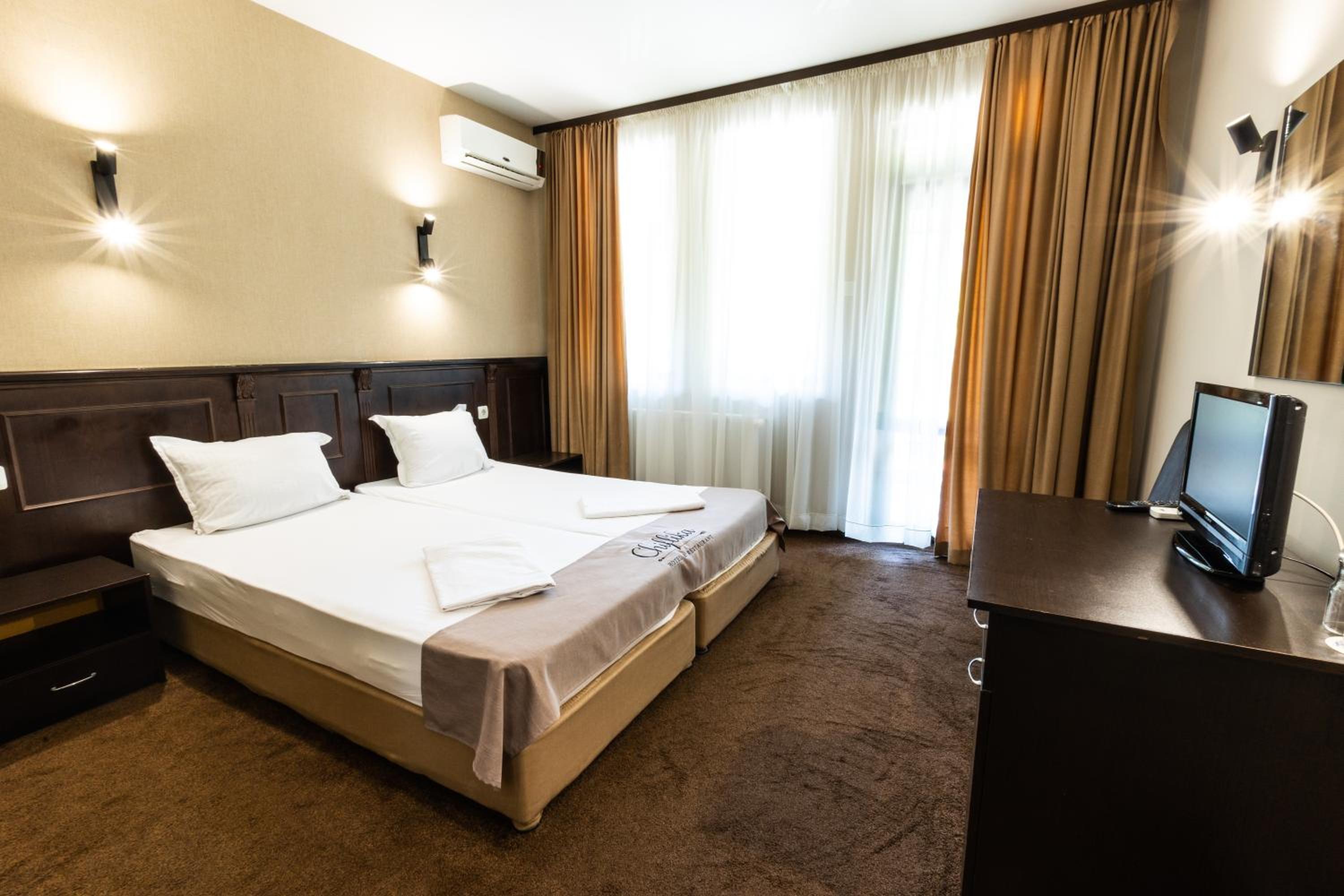 Double or Twin Room - Photo 7