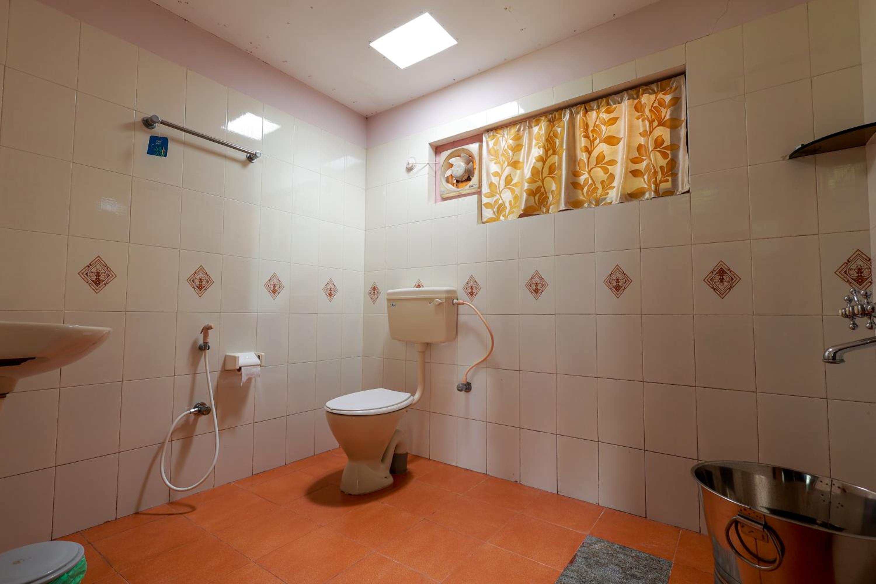 Queen Room with Garden View - Photo 8