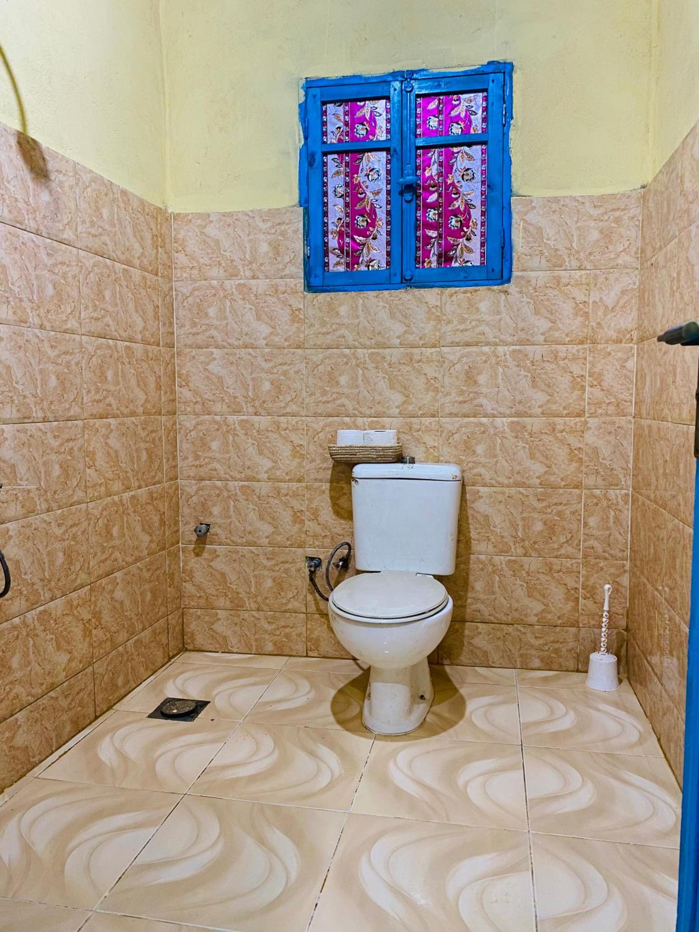 Economy Triple Room - Photo 2