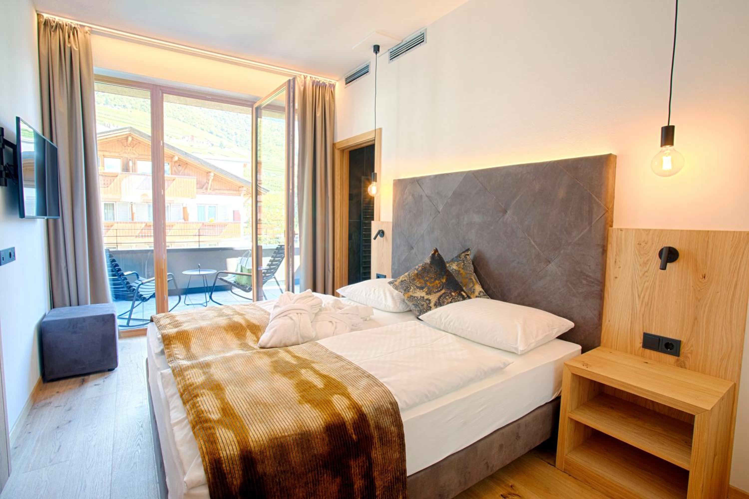 Double Room with Balcony - Photo 5