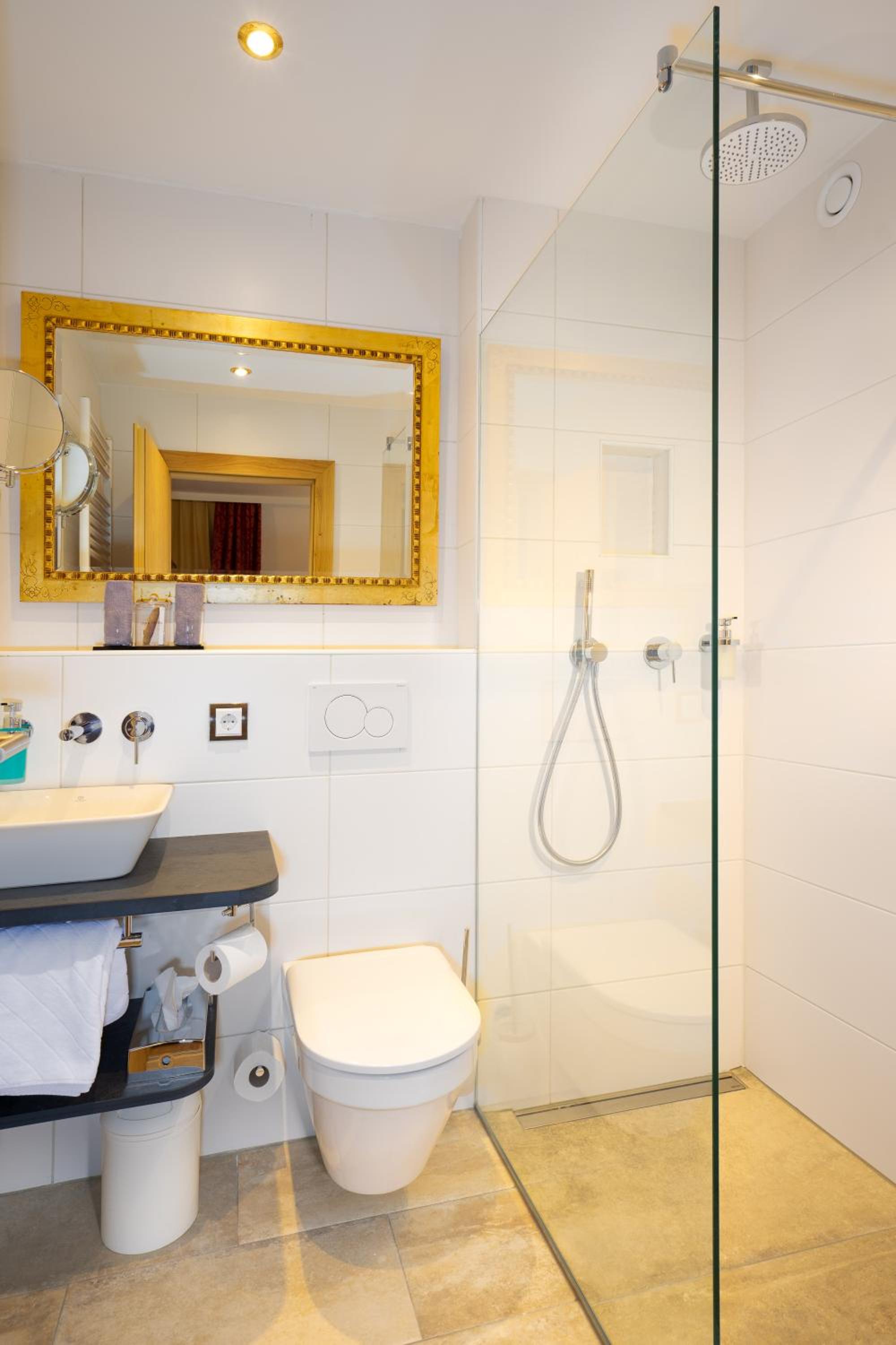 Deluxe Double Room with Shower photo 3