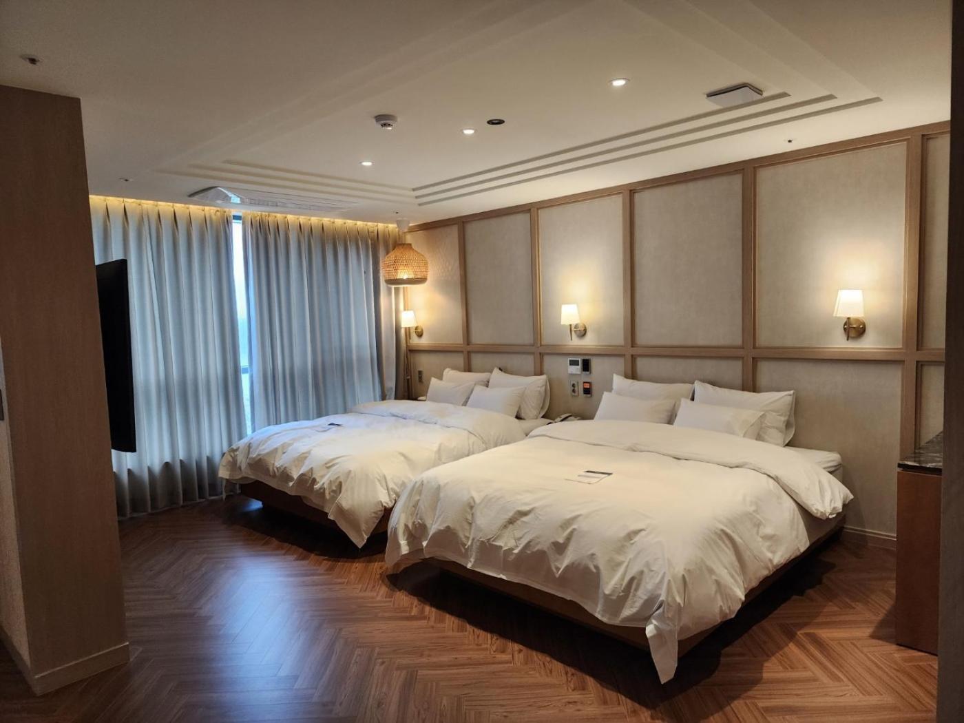 Golden Suite Twin Room with Ocean View - Photo 3