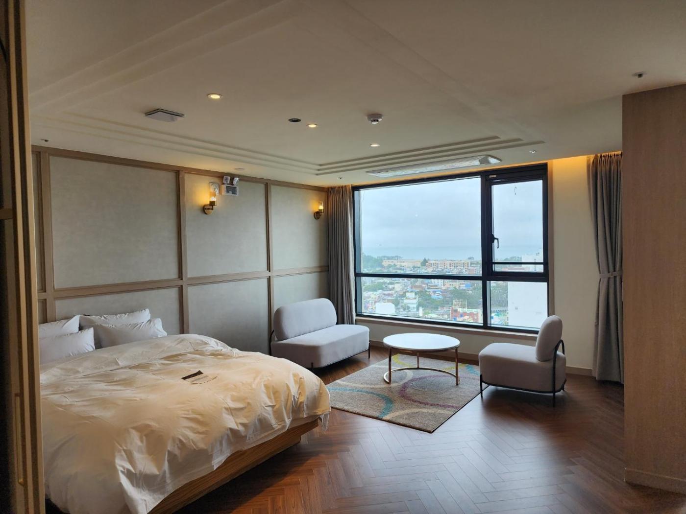 Golden Suite Twin Room with Ocean View - Photo 2