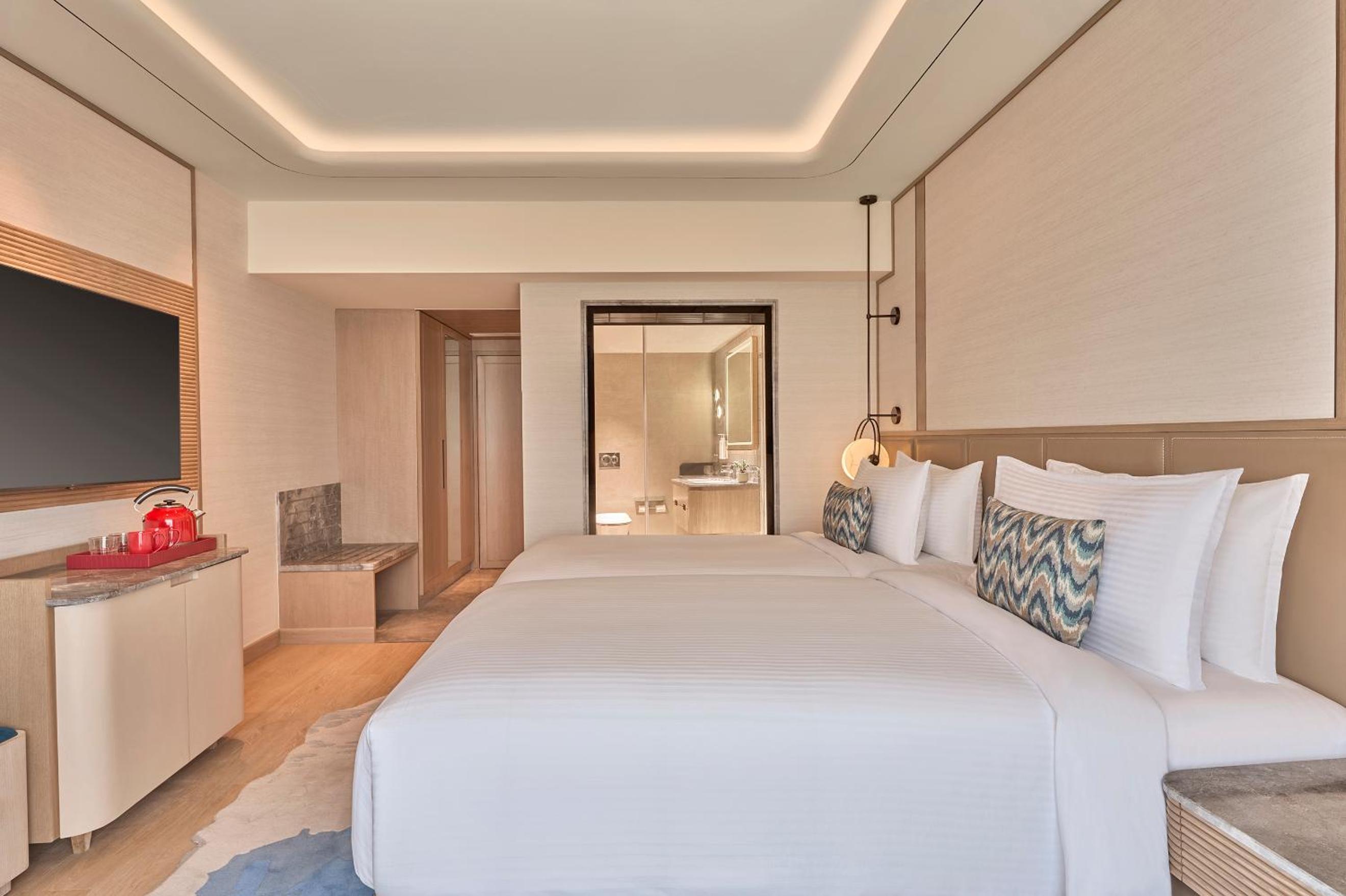 Urban Club Twin Room with City View