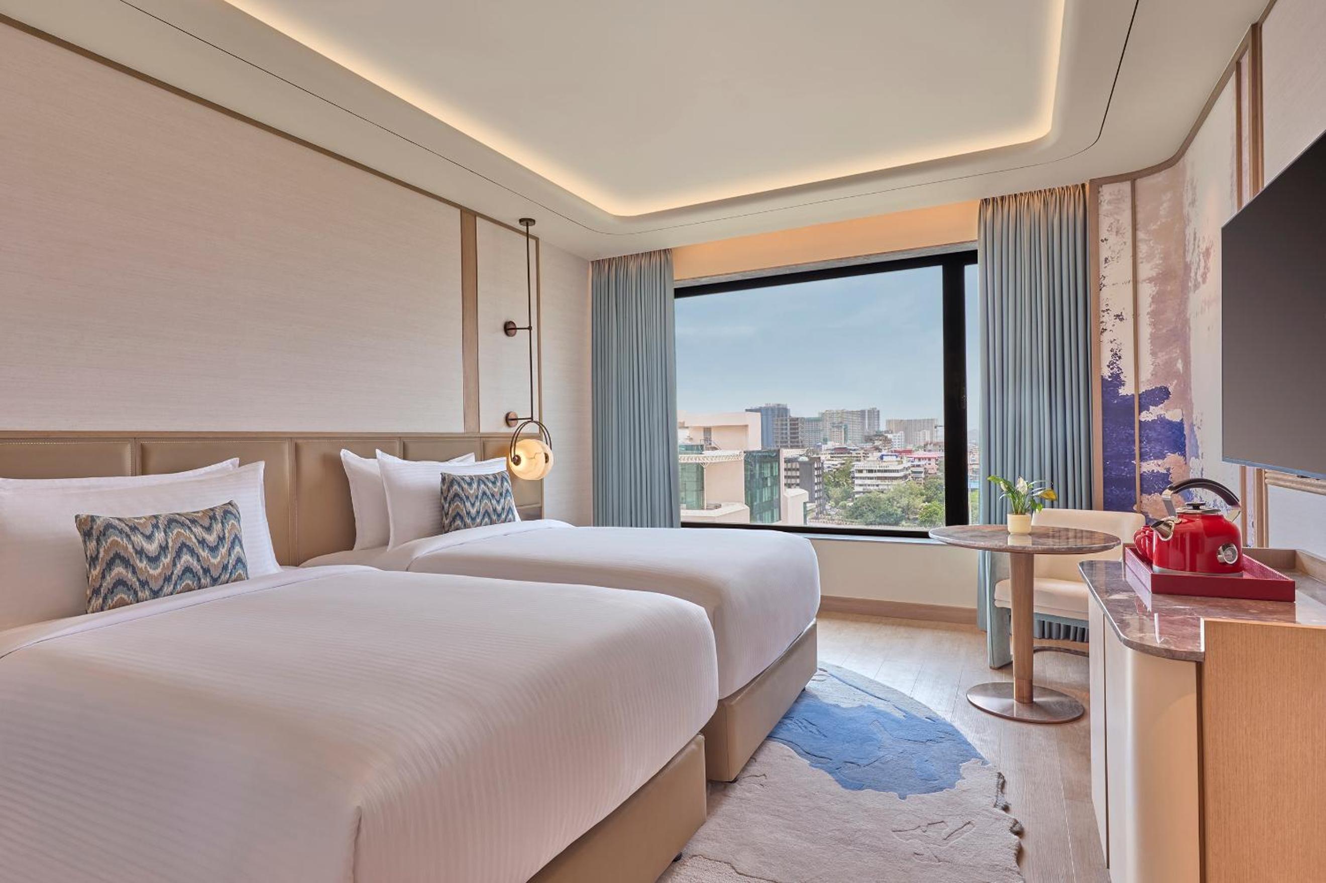 Urban Twin Room with City View
