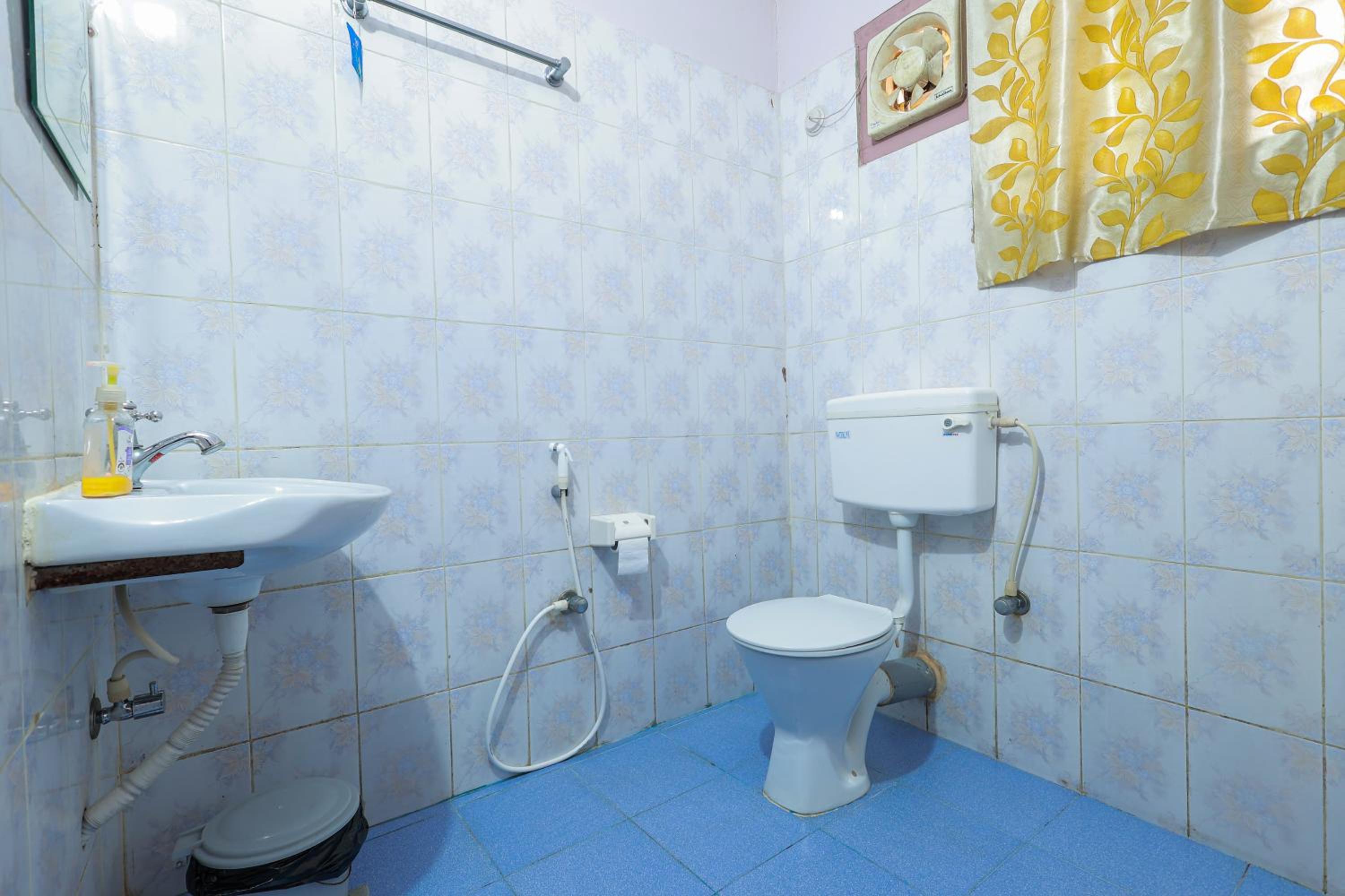 Budget Double Or Twin Room photo 3