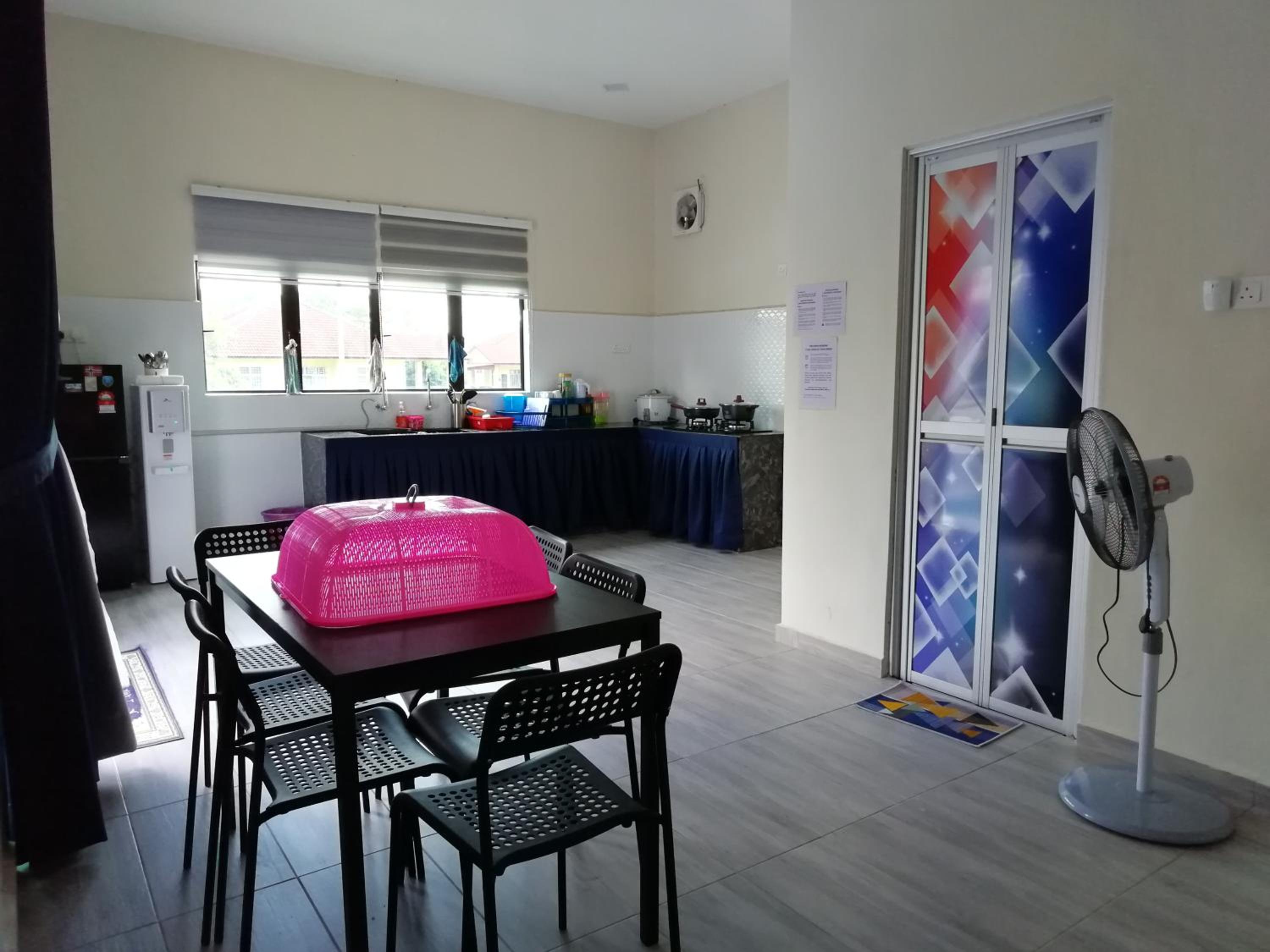 Three-Bedroom House photo 3