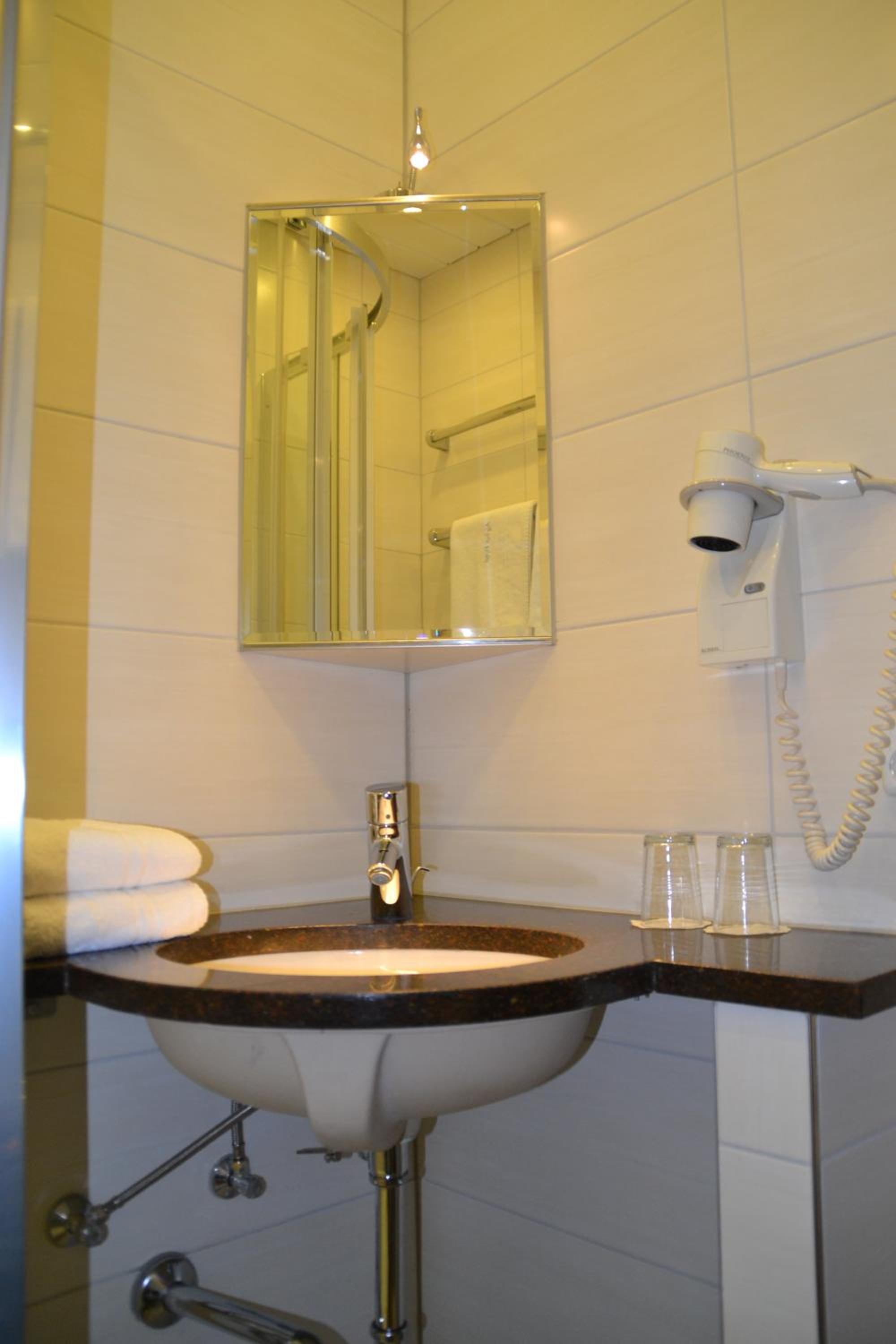 Standard Double Room - Photo 2