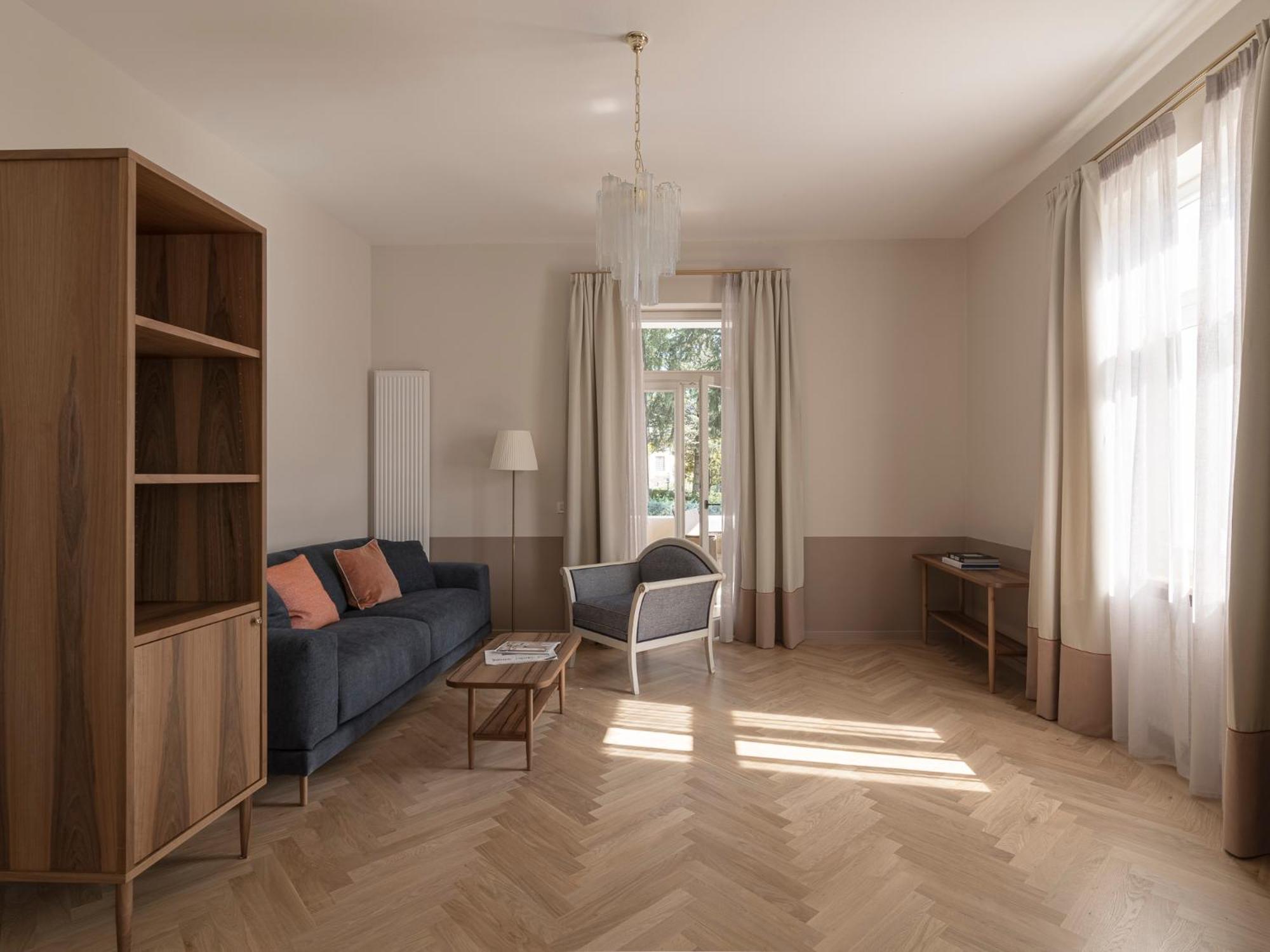 King Suite with Balcony photo 3
