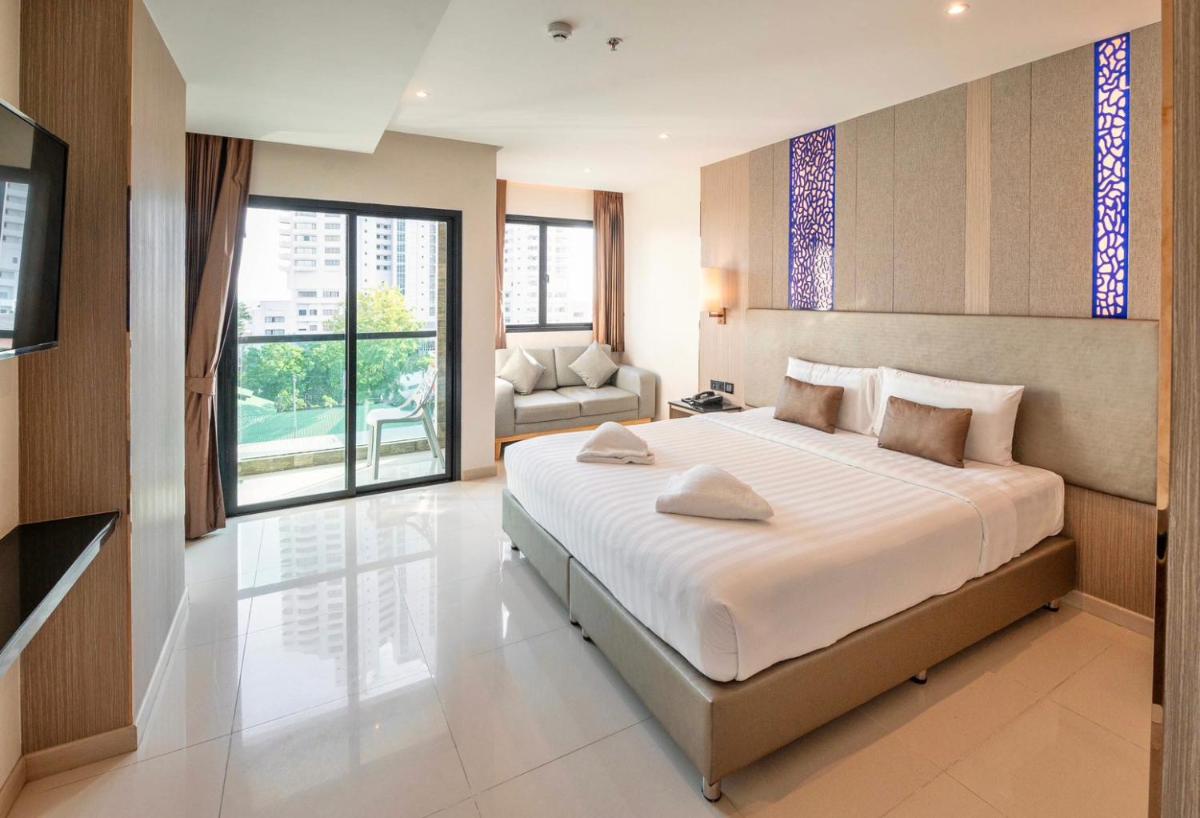Deluxe King Room photo 1