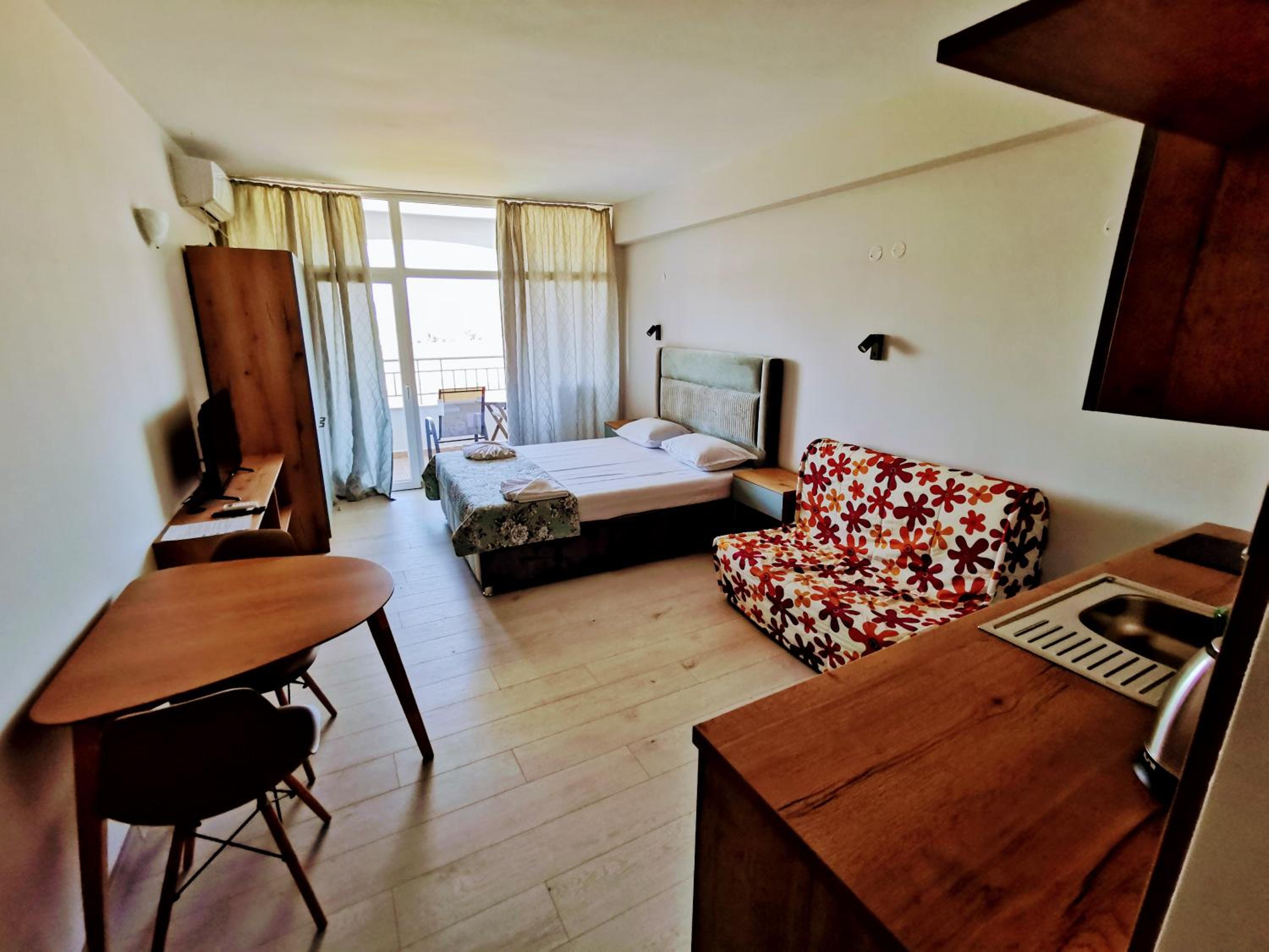 Studio Apartment photo 1