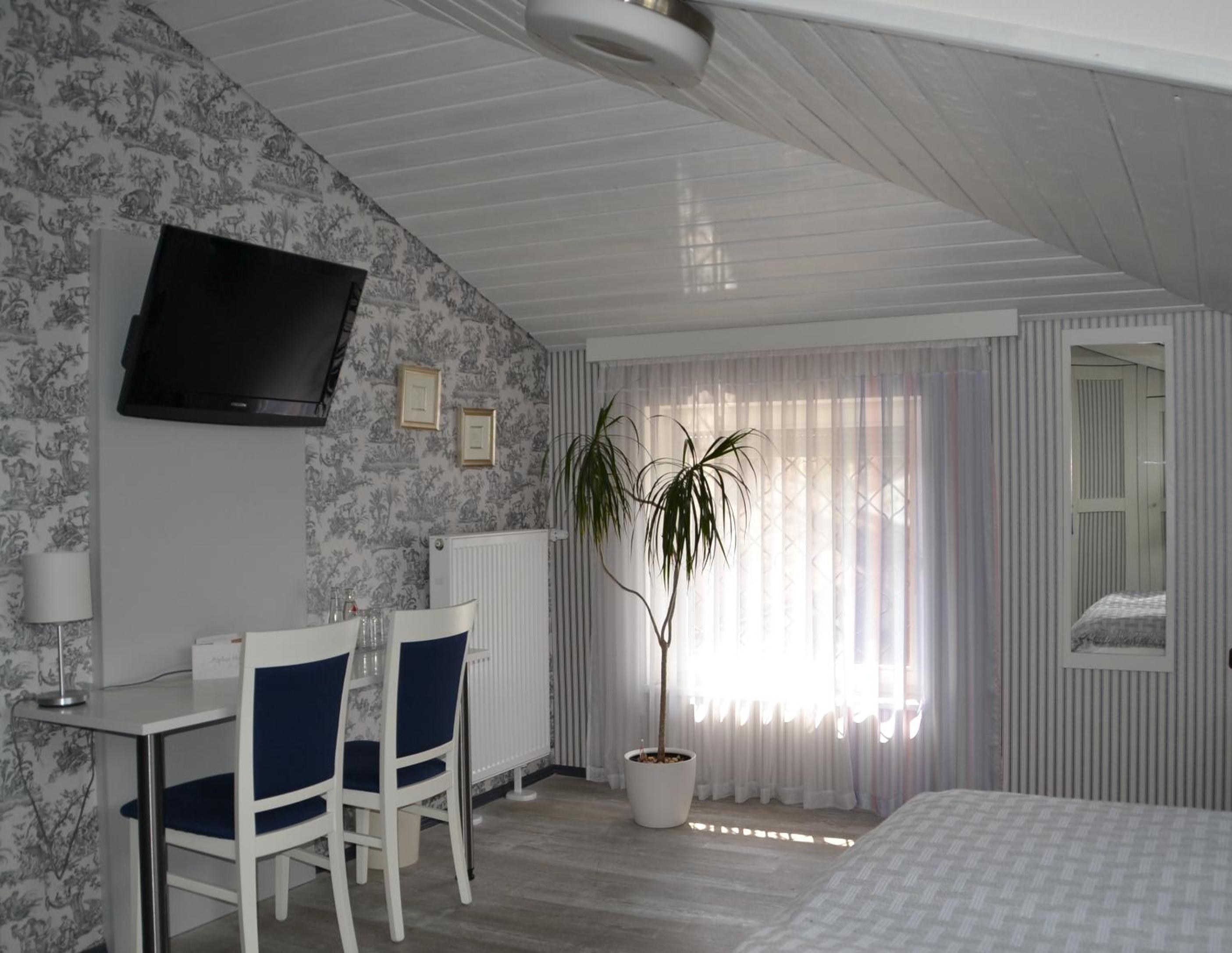 Family Room (4 Adults) - Photo 5