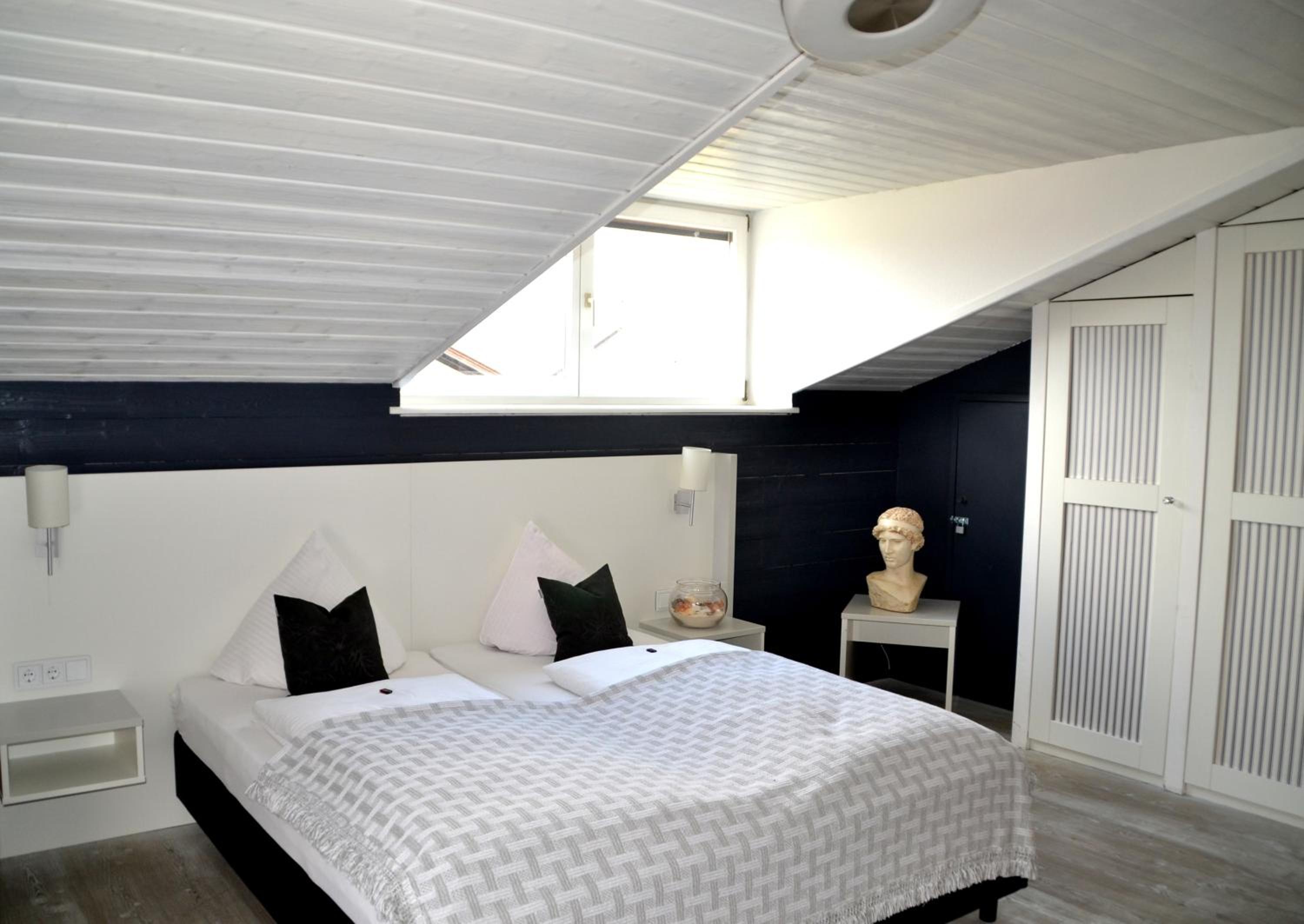 Family Room (4 Adults) - Photo 3
