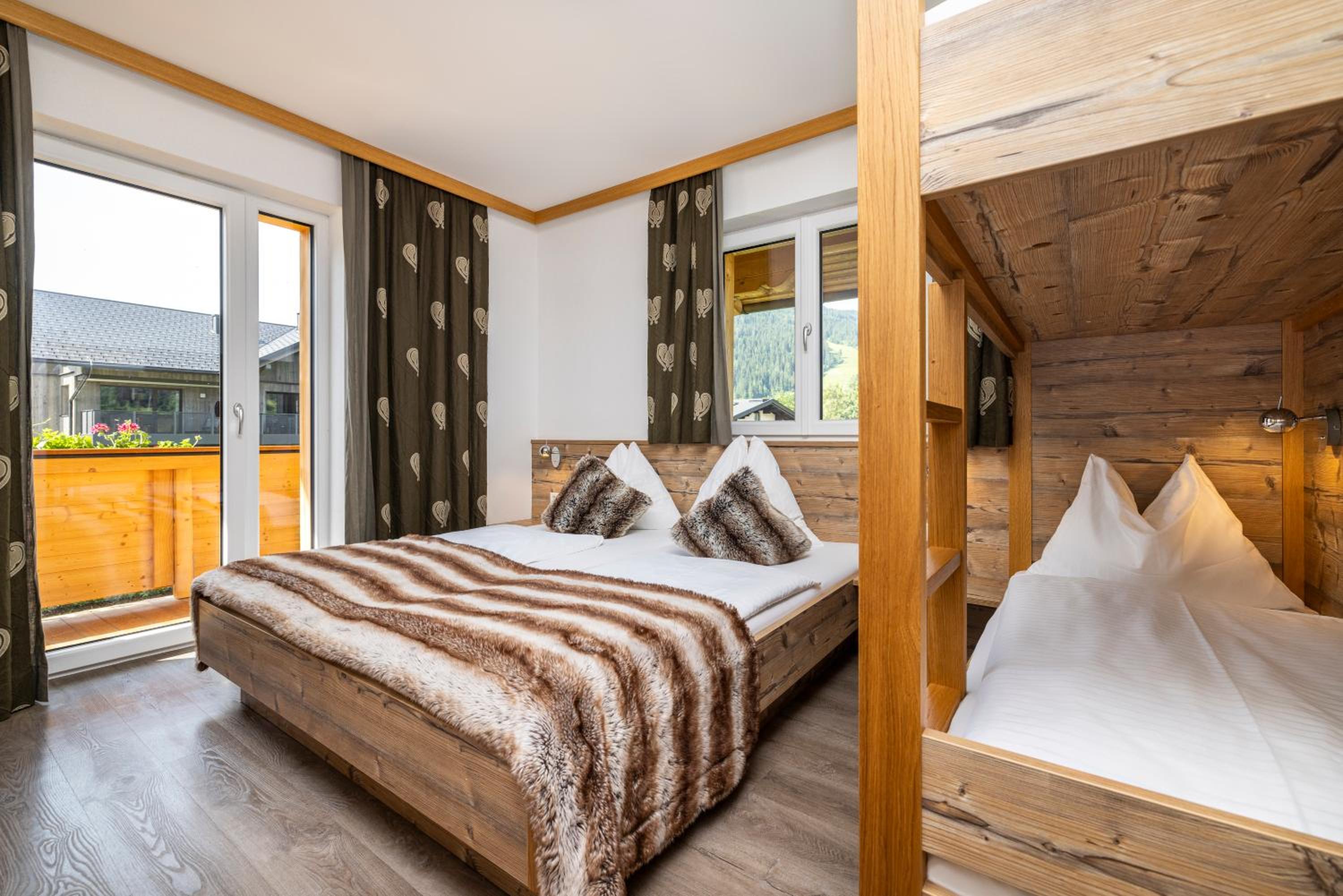 Deluxe Three-Bedroom Apartment
