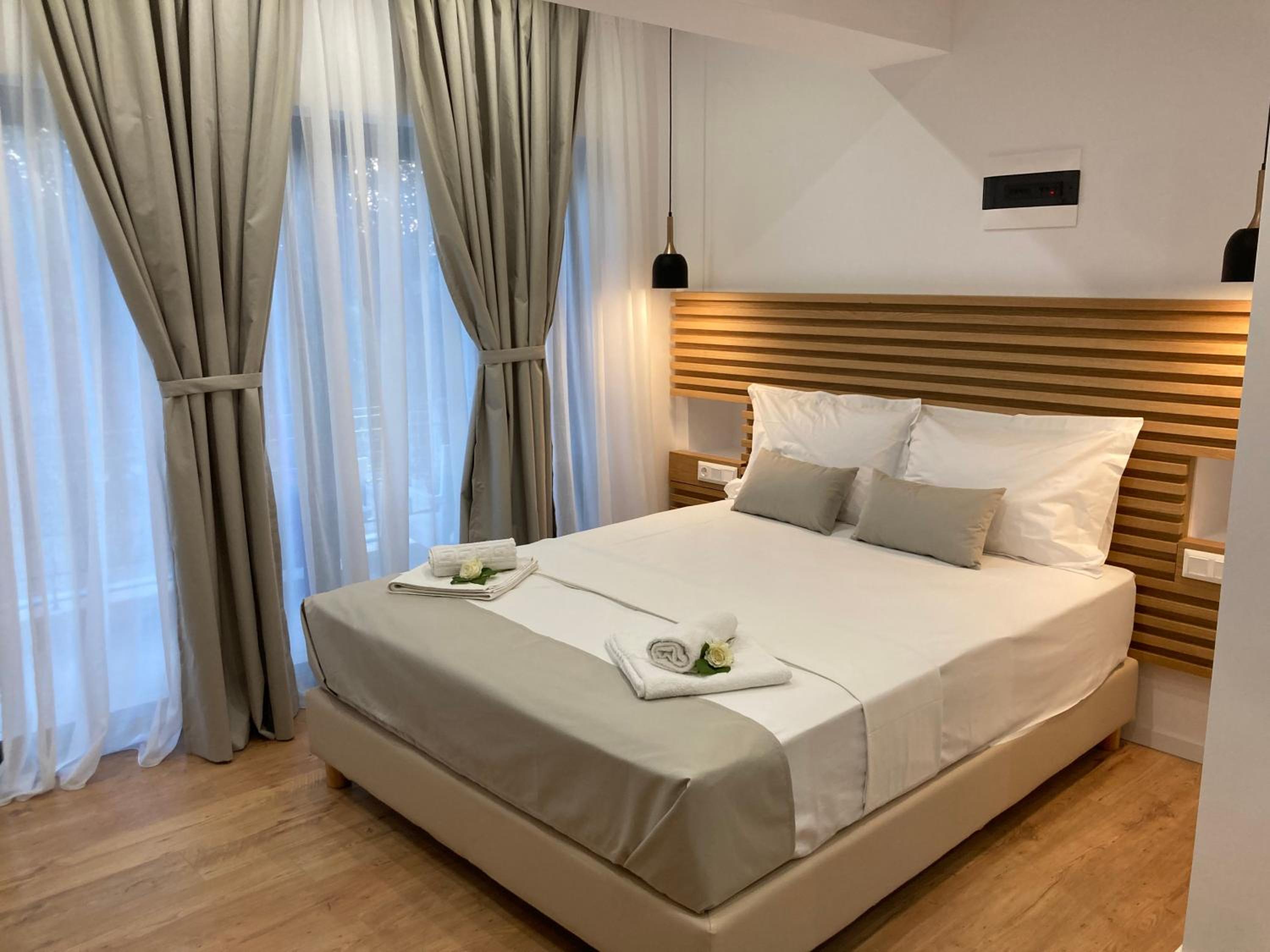 Deluxe Double Room with Side Sea View - Photo 6