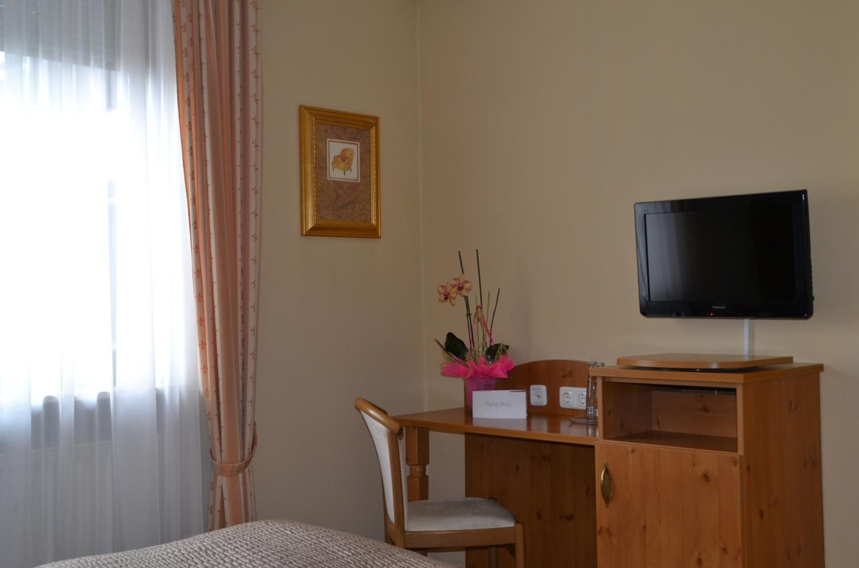 Standard Double Room - Photo 5