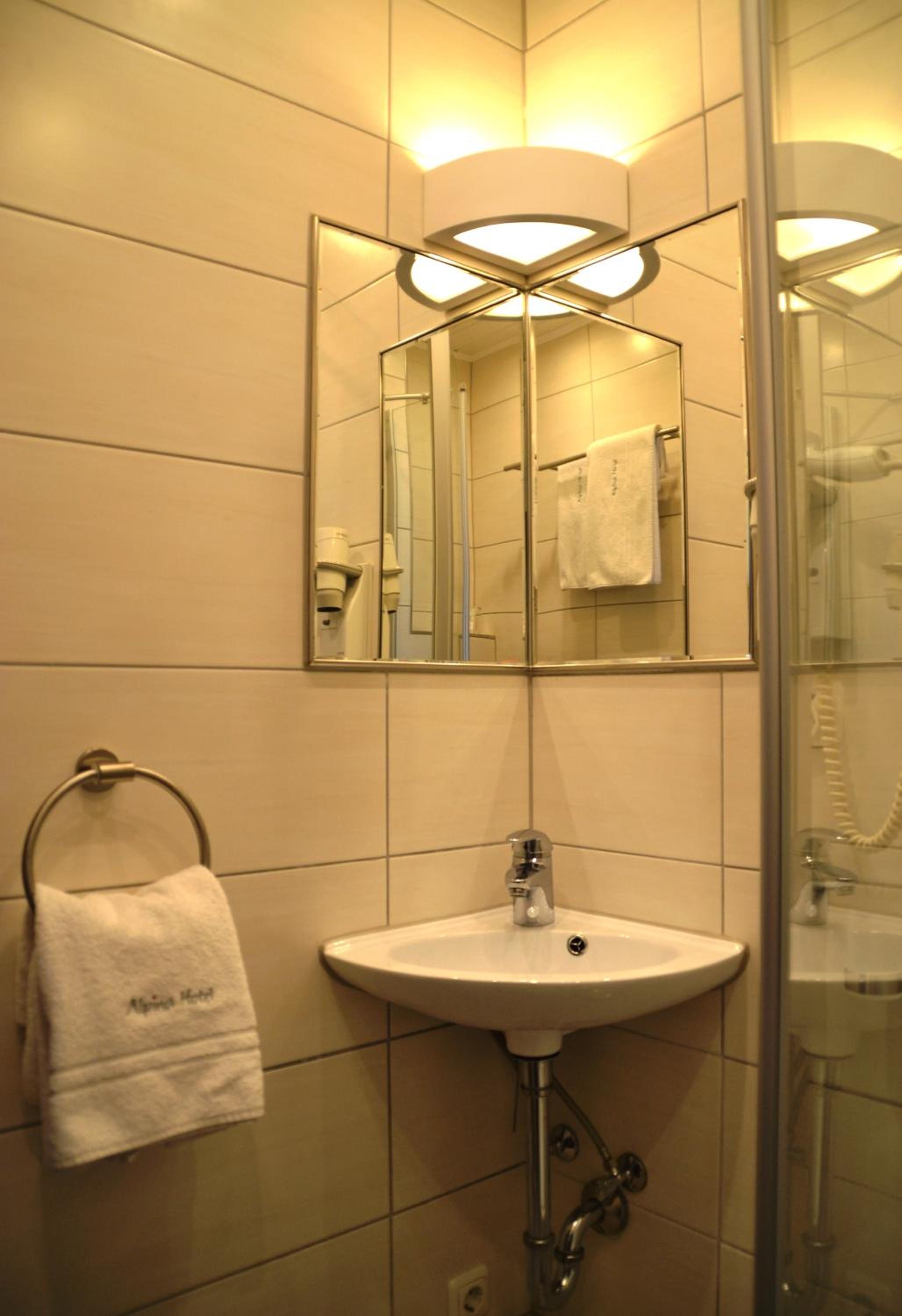 Standard Double Room - Photo 6