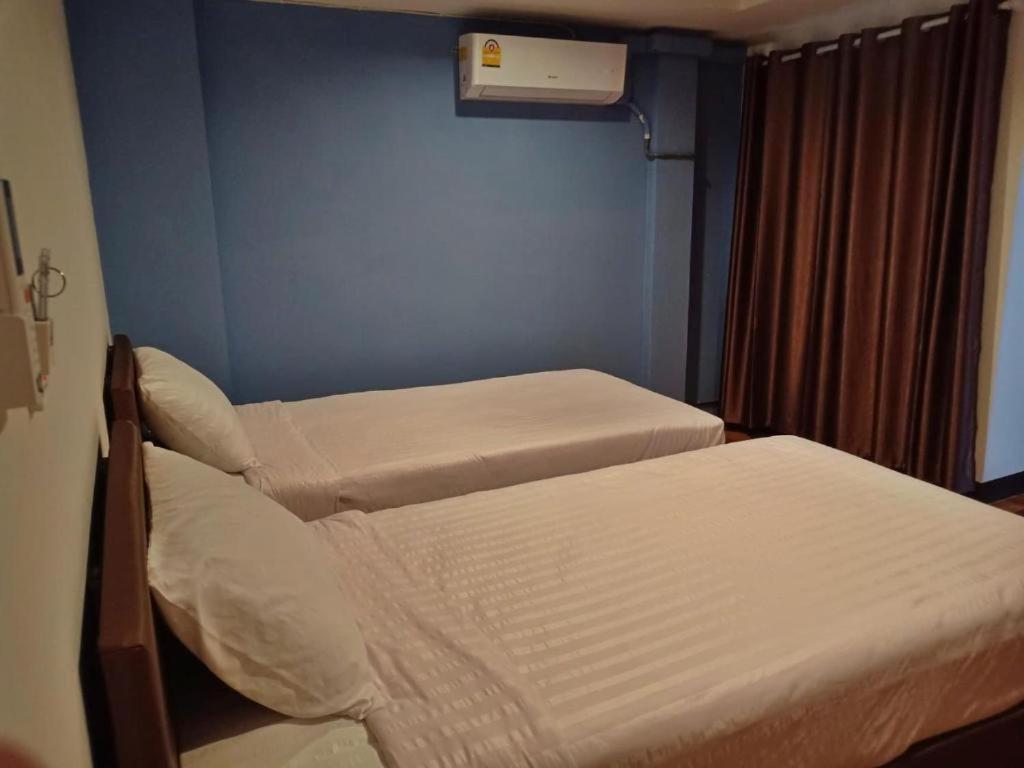 Standard Twin Room - Photo 6