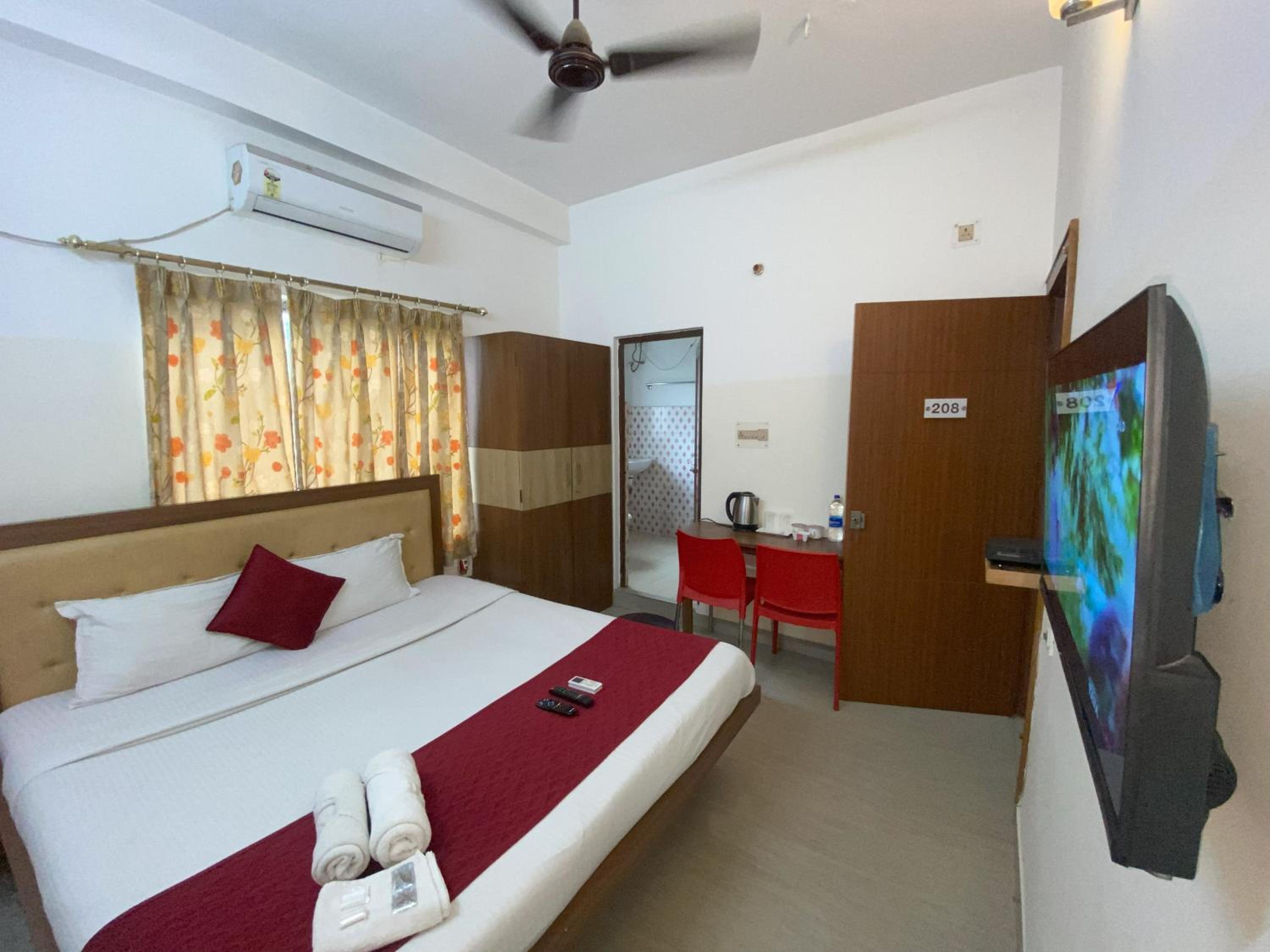Economy Double Room - Photo 9
