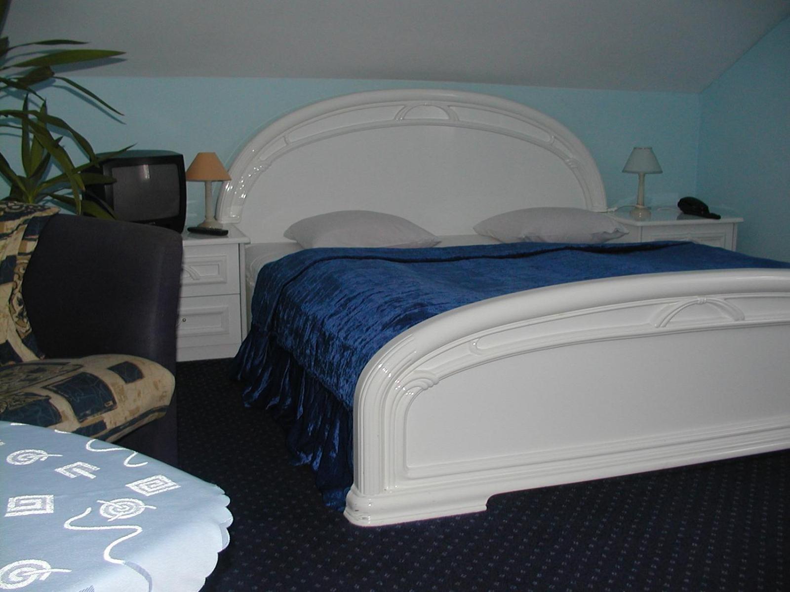 Double Room with Private Bathroom - Photo 2
