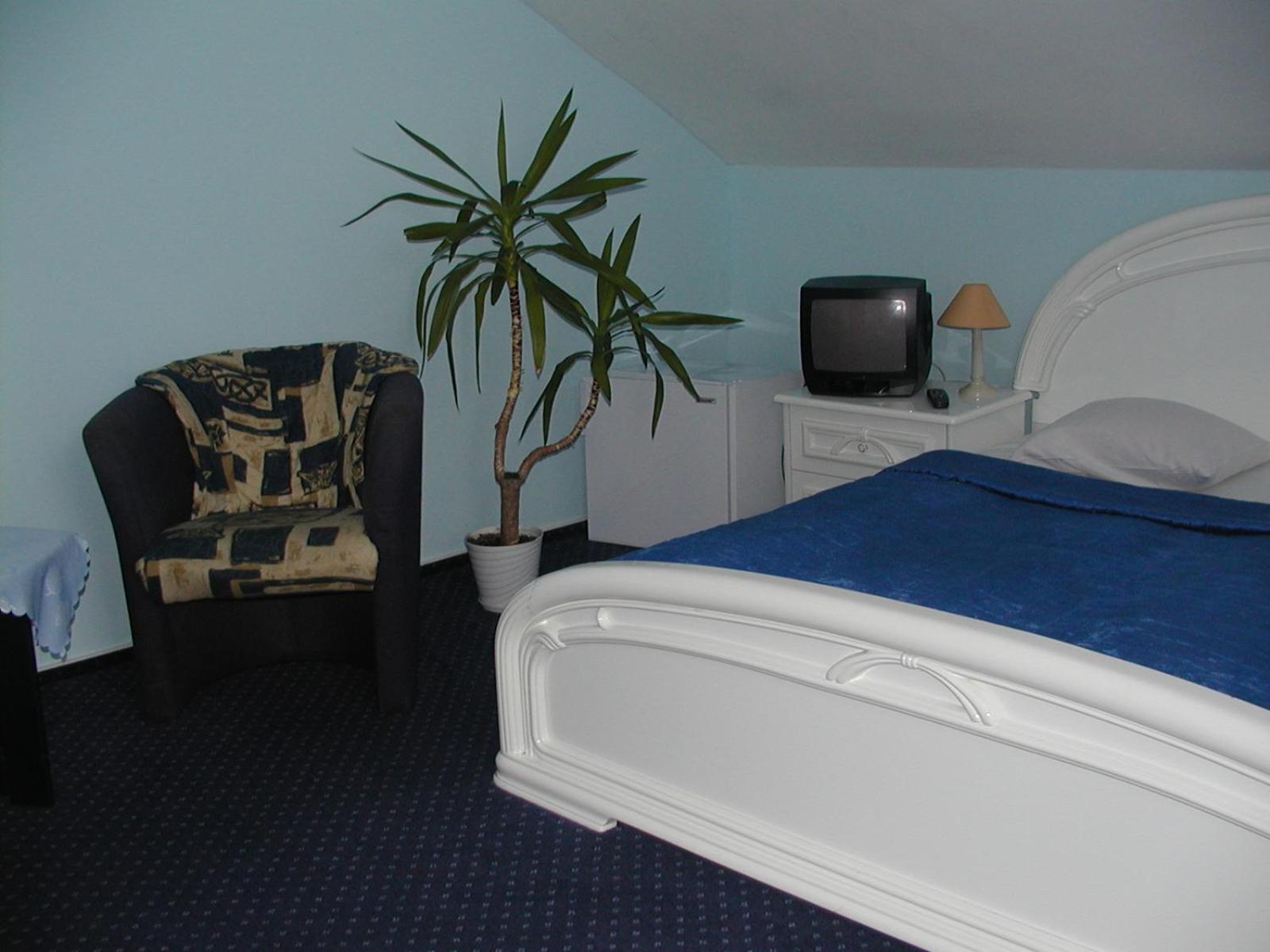 Double Room with Private Bathroom - Photo 3