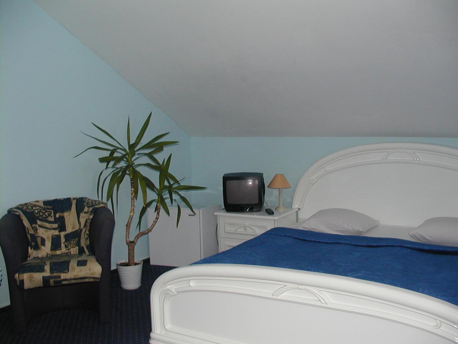 Double Room with Private Bathroom - Photo 4