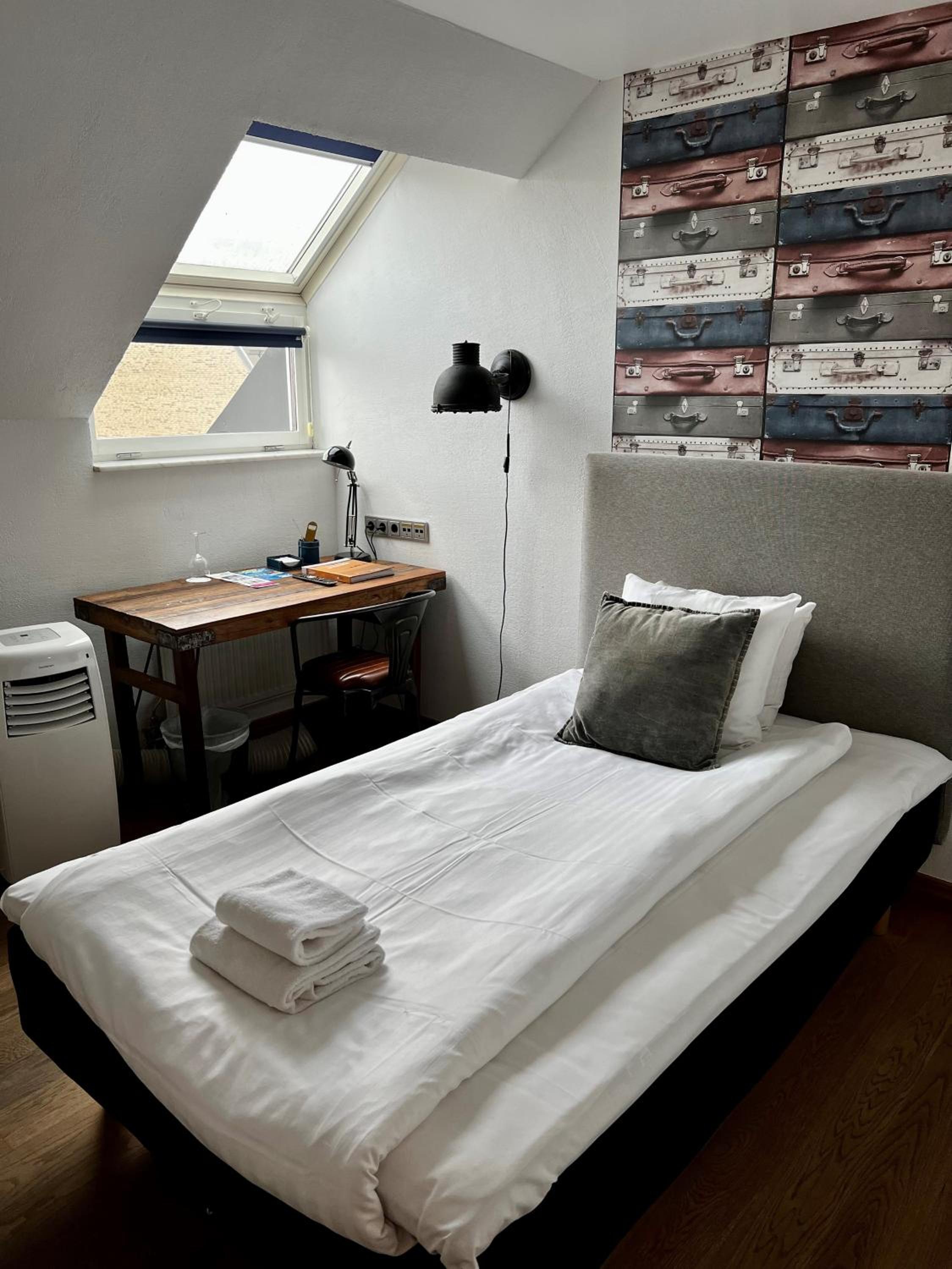 Single Room photo 2