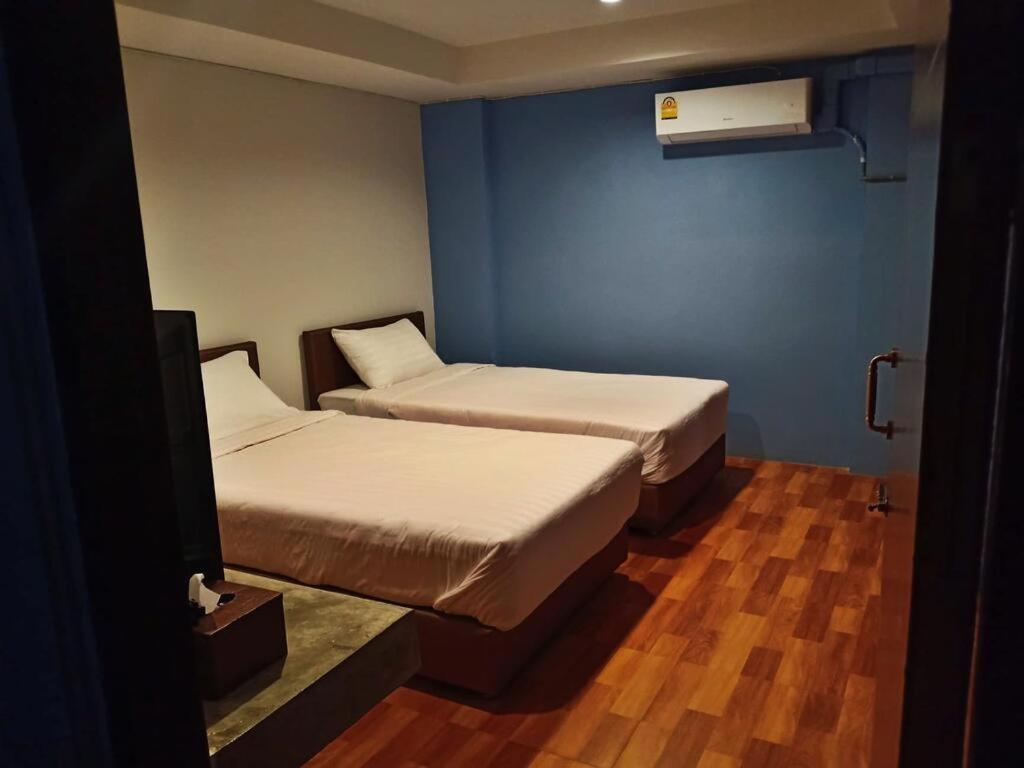 Standard Twin Room - Photo 8