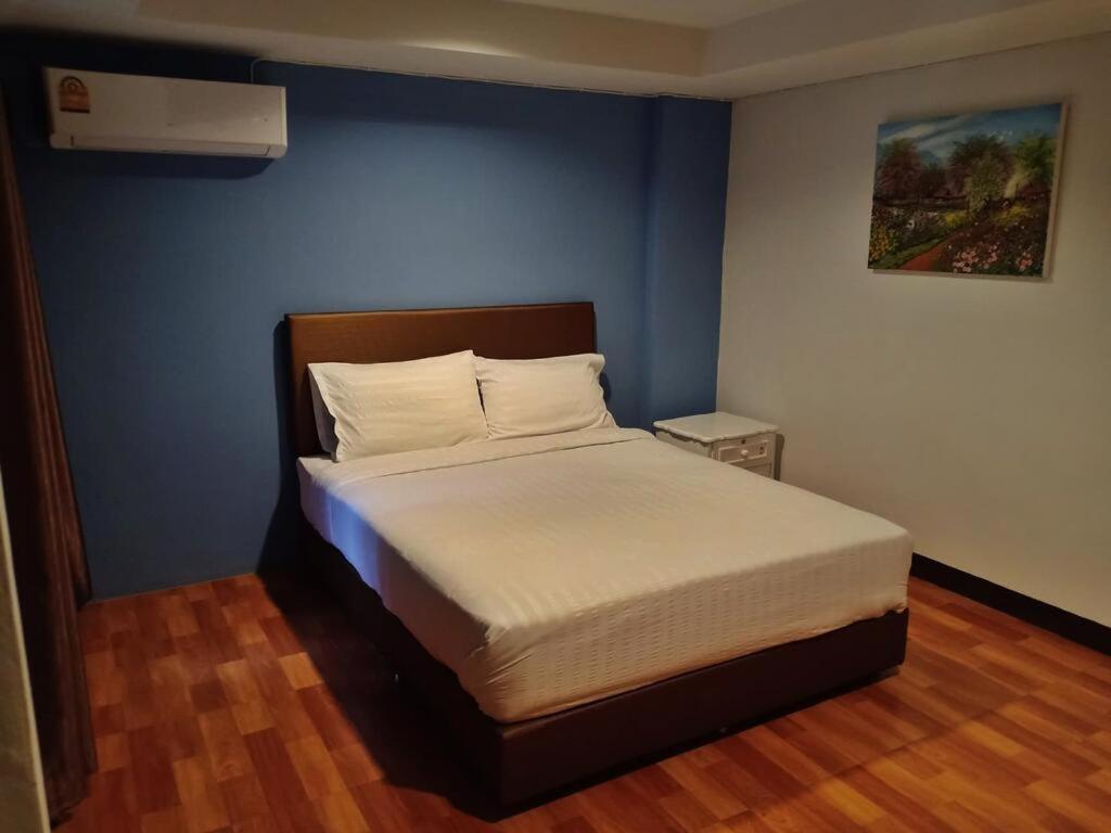 Standard Double Room - Photo 17