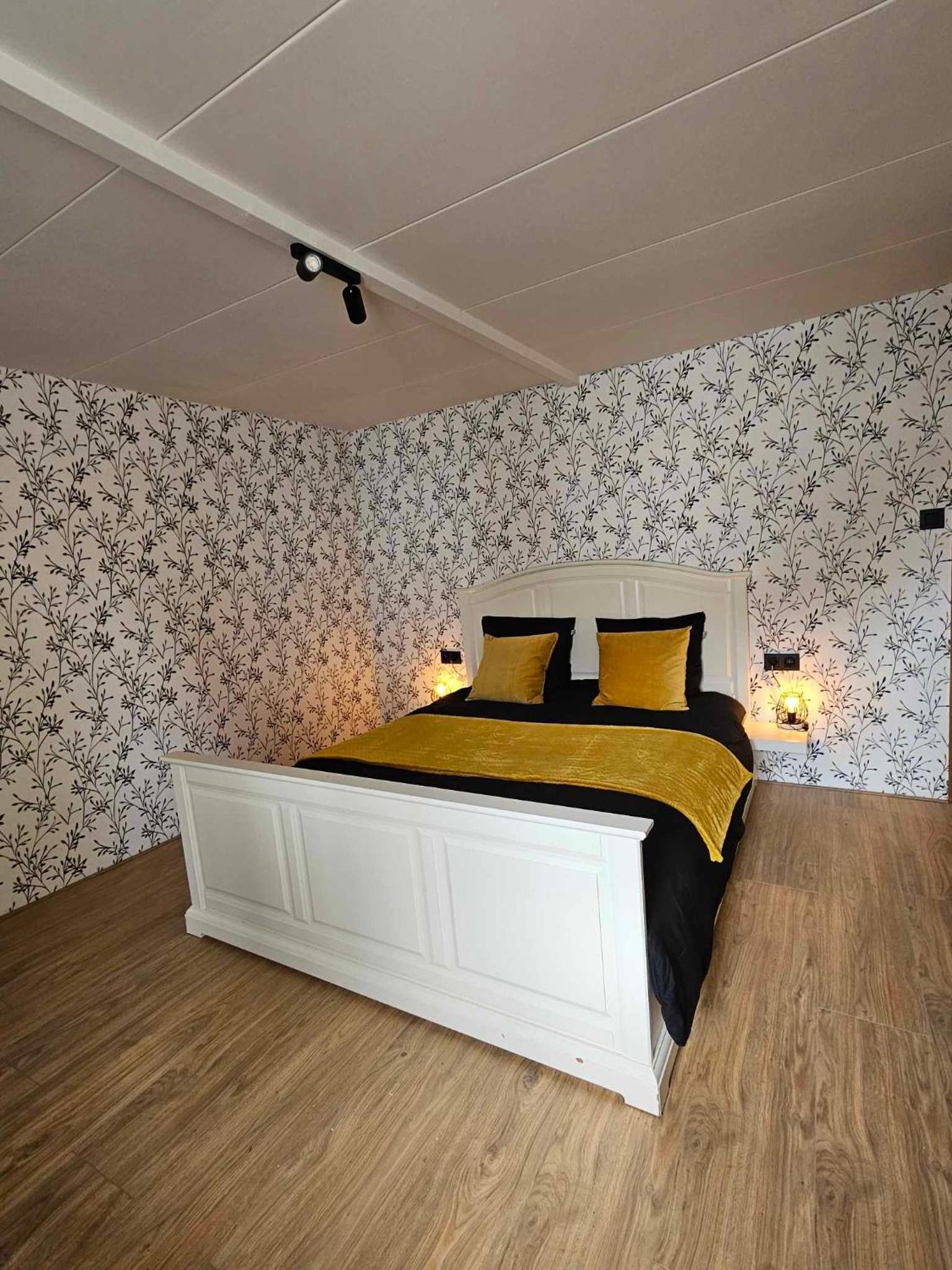 Standard Queen Room photo 1