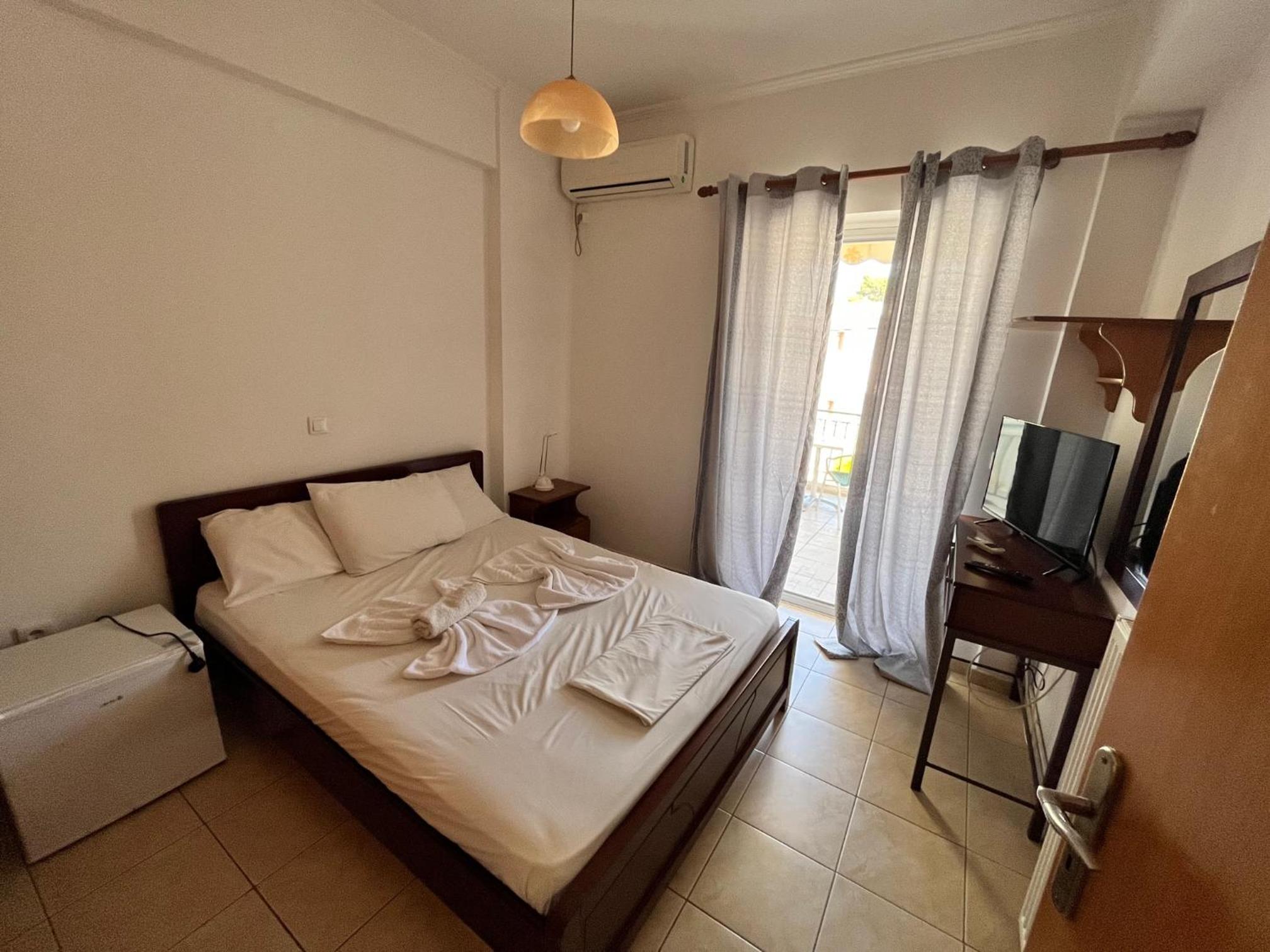 Budget Double Room - Photo 1