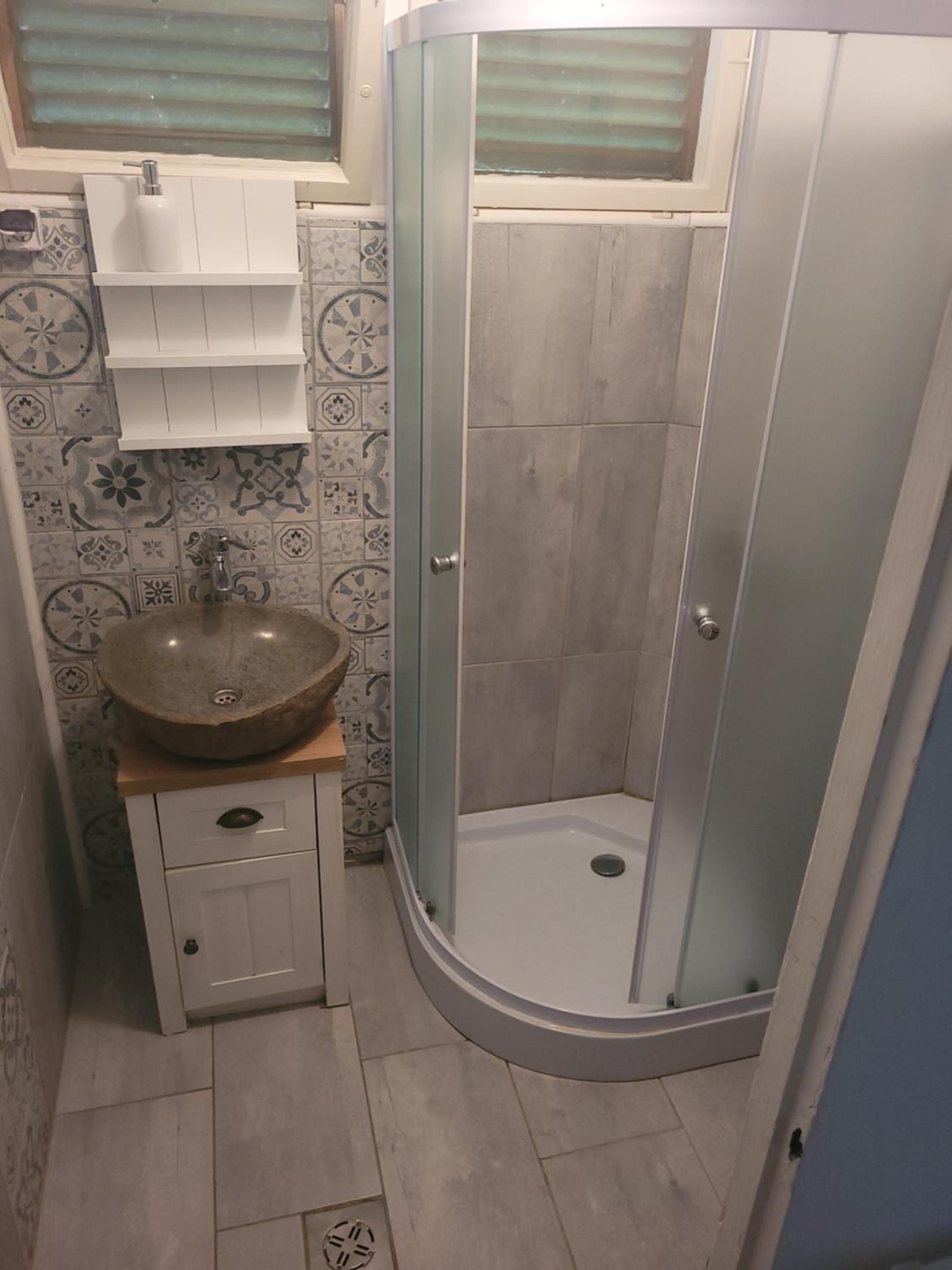 Comfort Triple Room with Shower - Photo 7