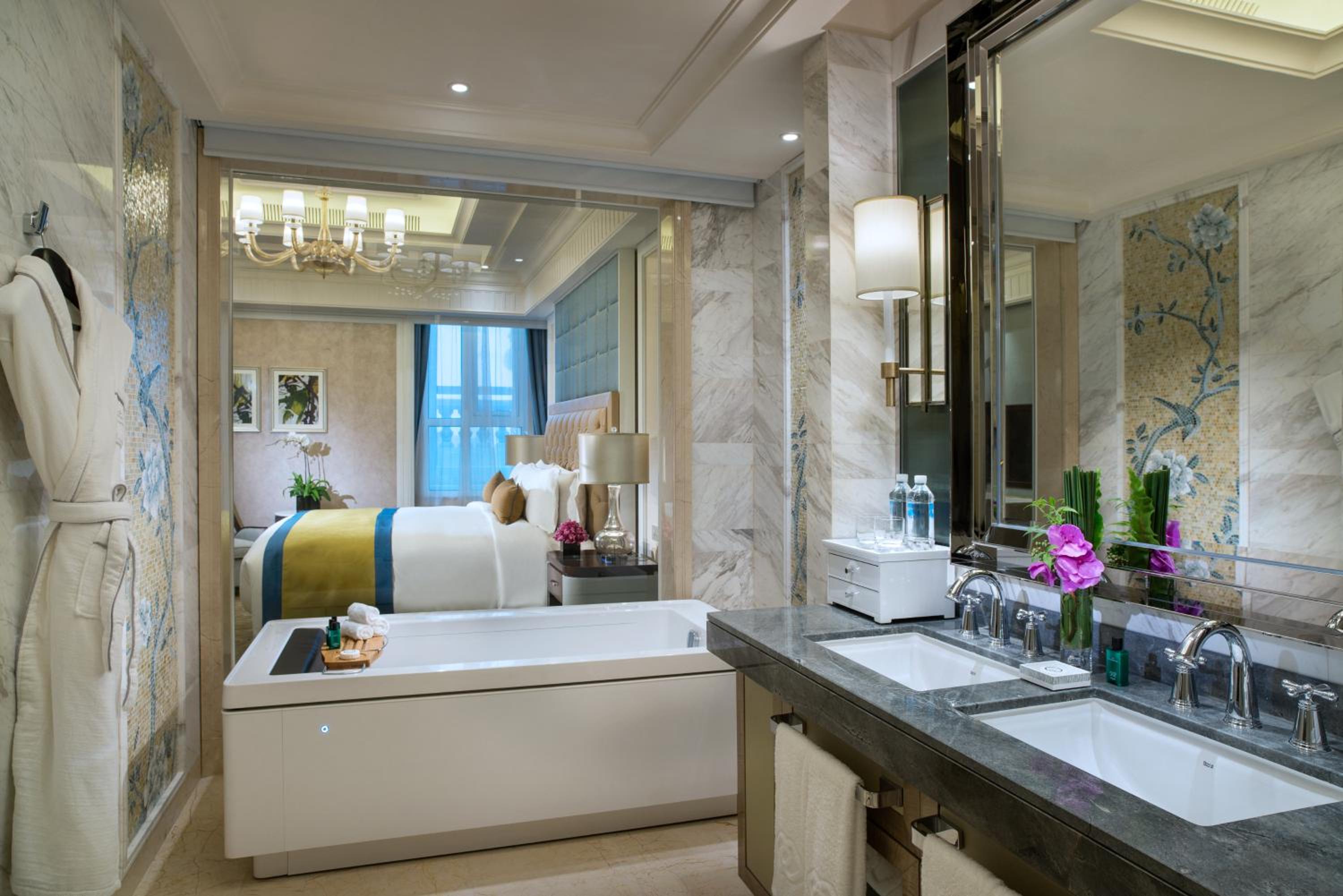 Junior King Suite photo 3
