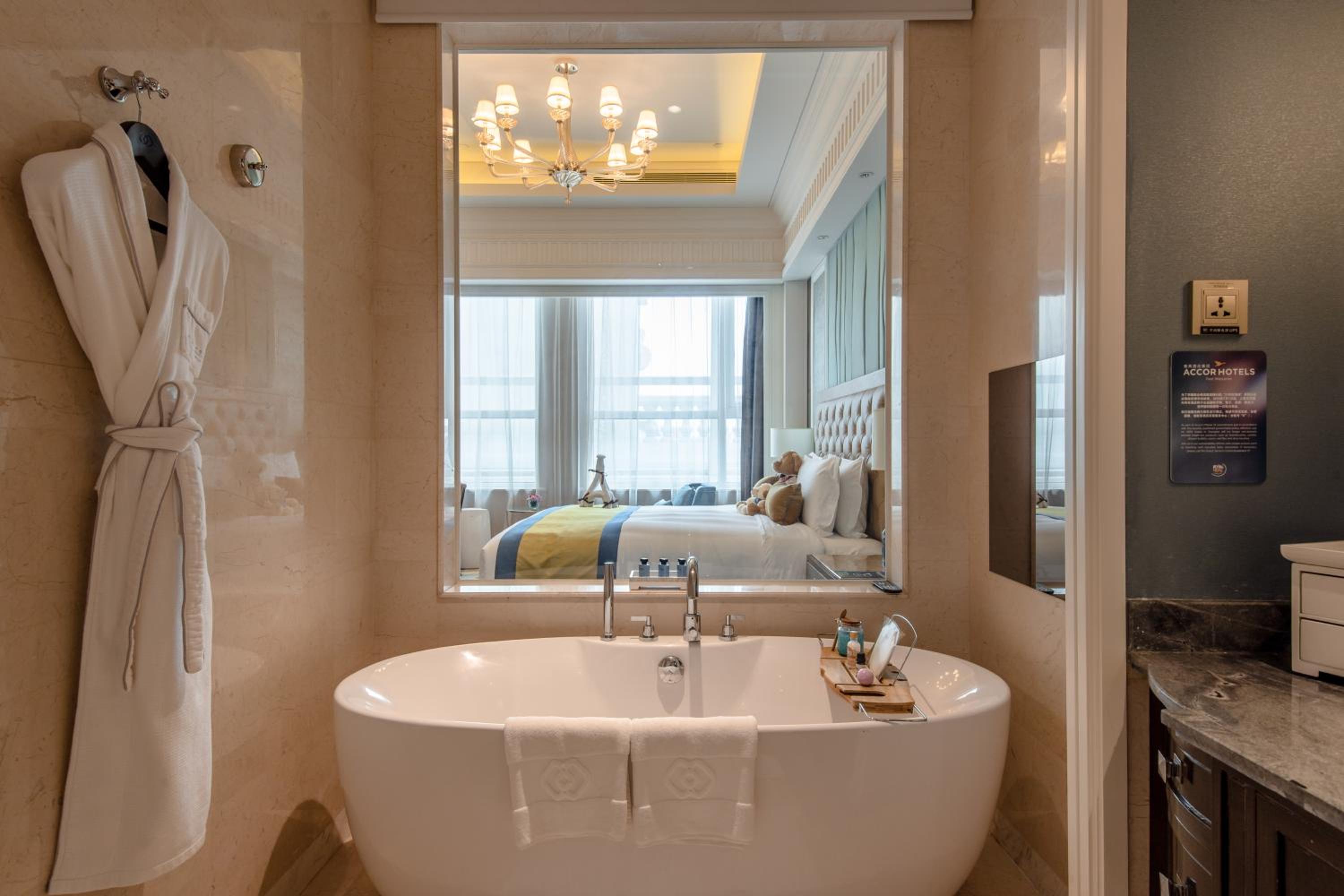 Prestige King Suite  with Club Access