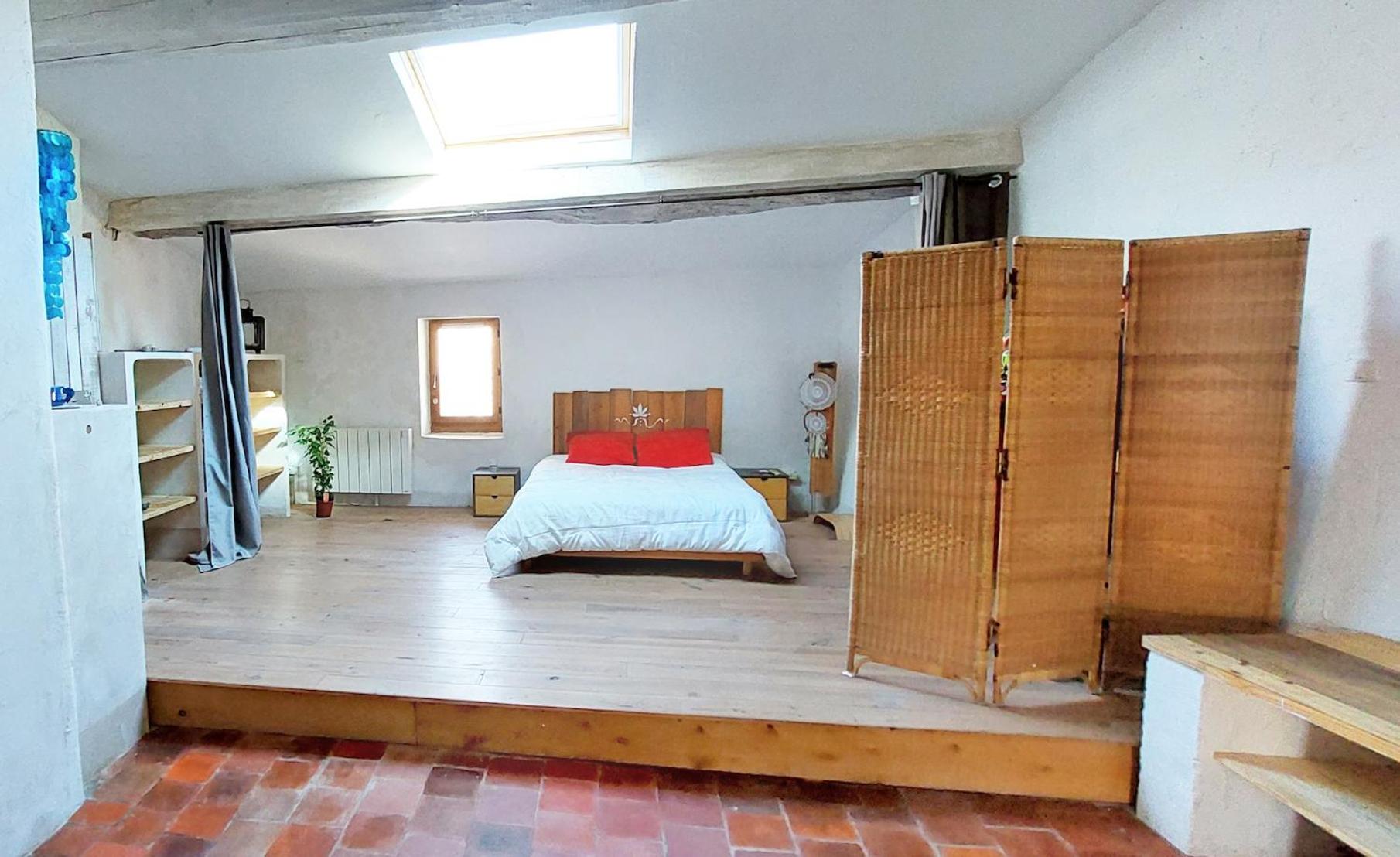 Standard King Room - Photo 10
