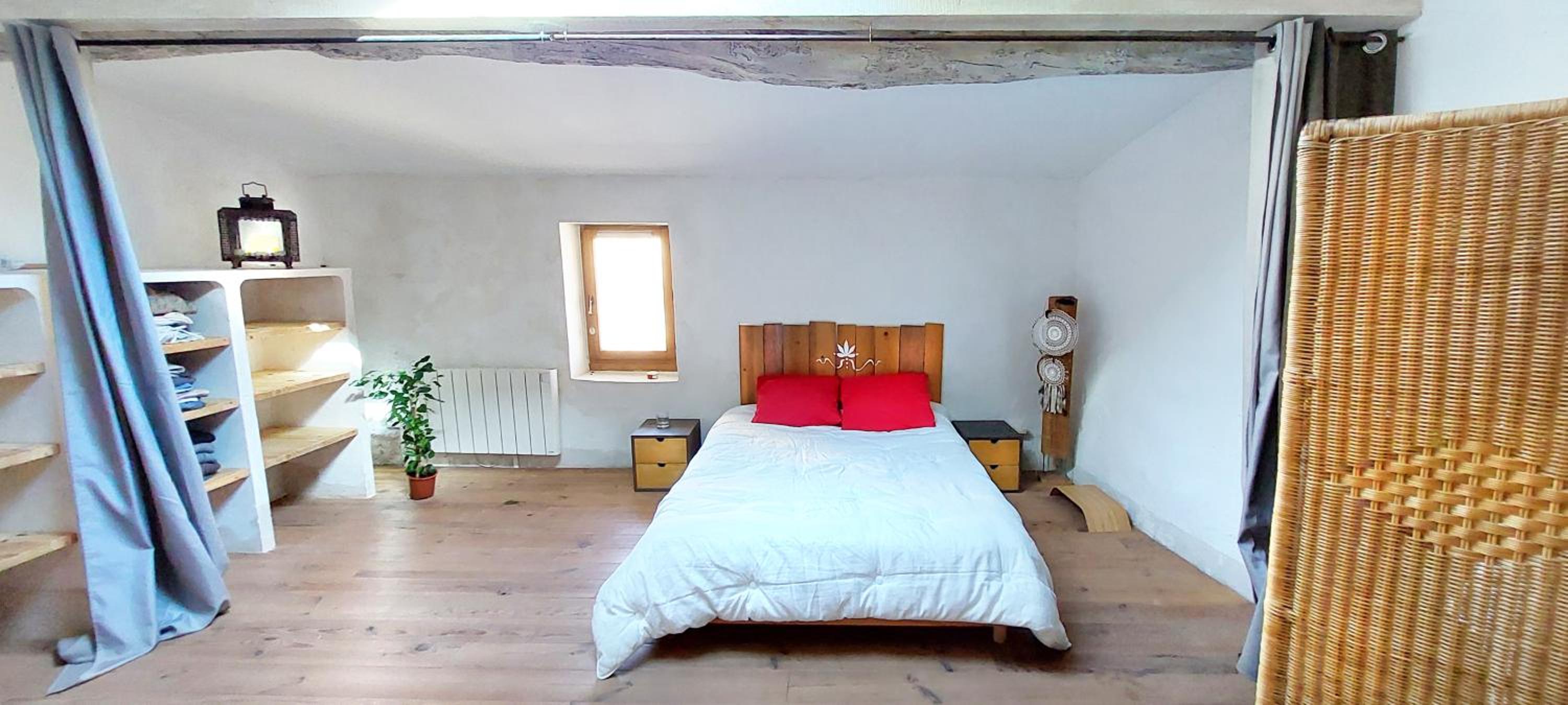 Standard King Room - Photo 6