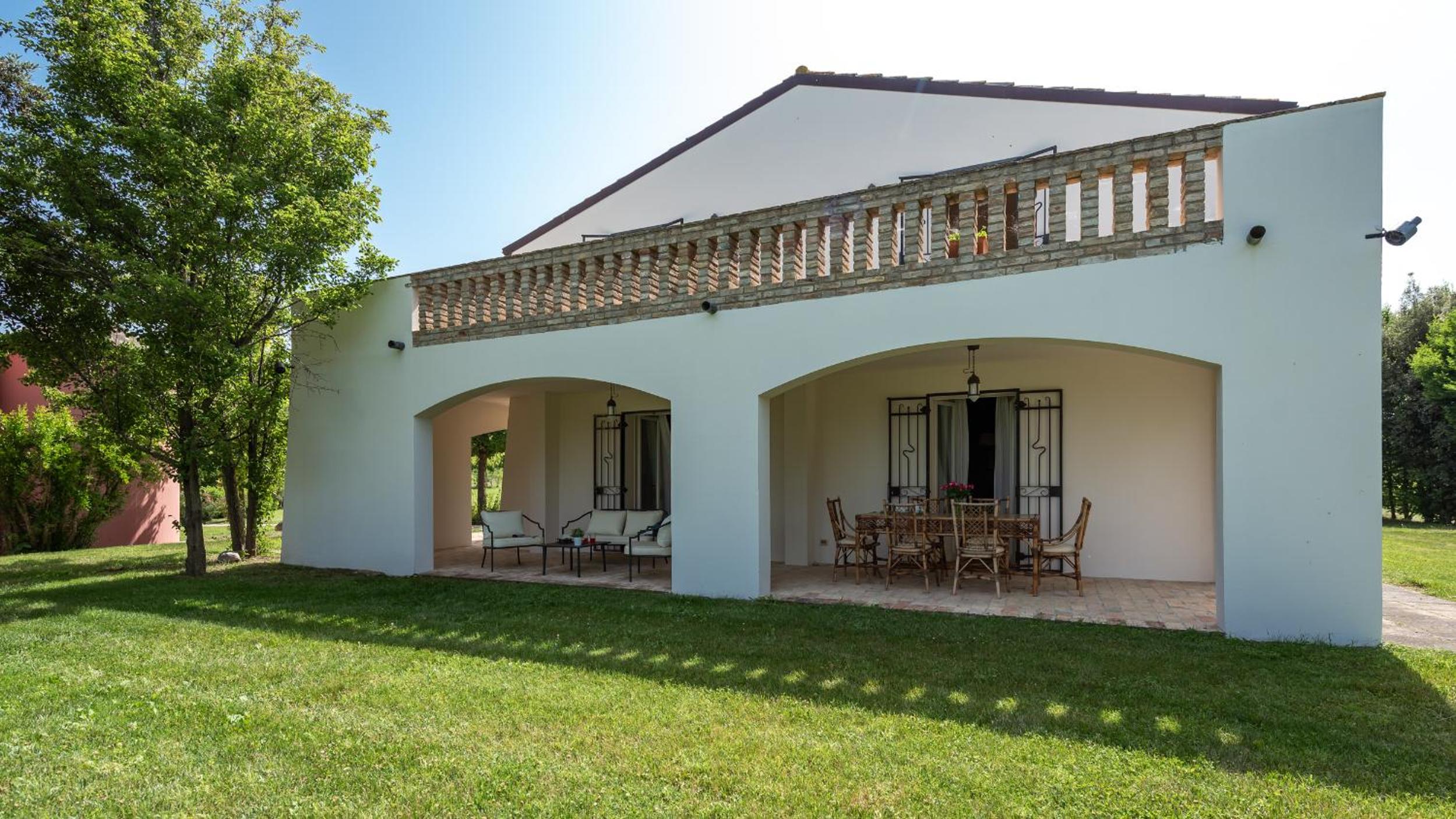 Five-Bedroom Villa photo 2