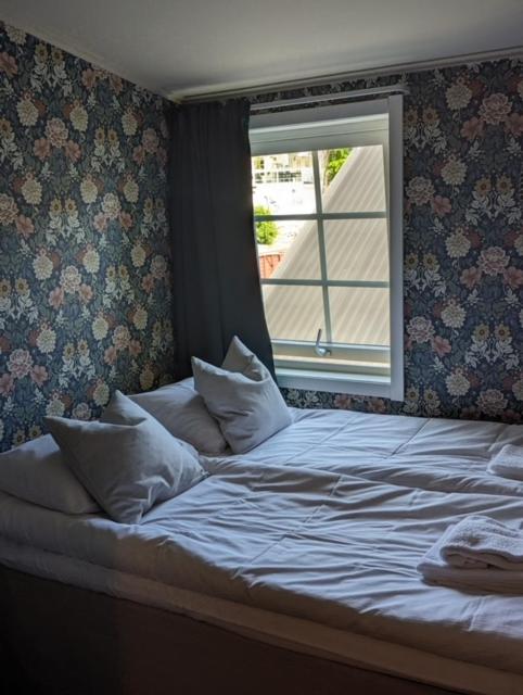 Deluxe Double Room (2 Adults + 1 Child) photo 2