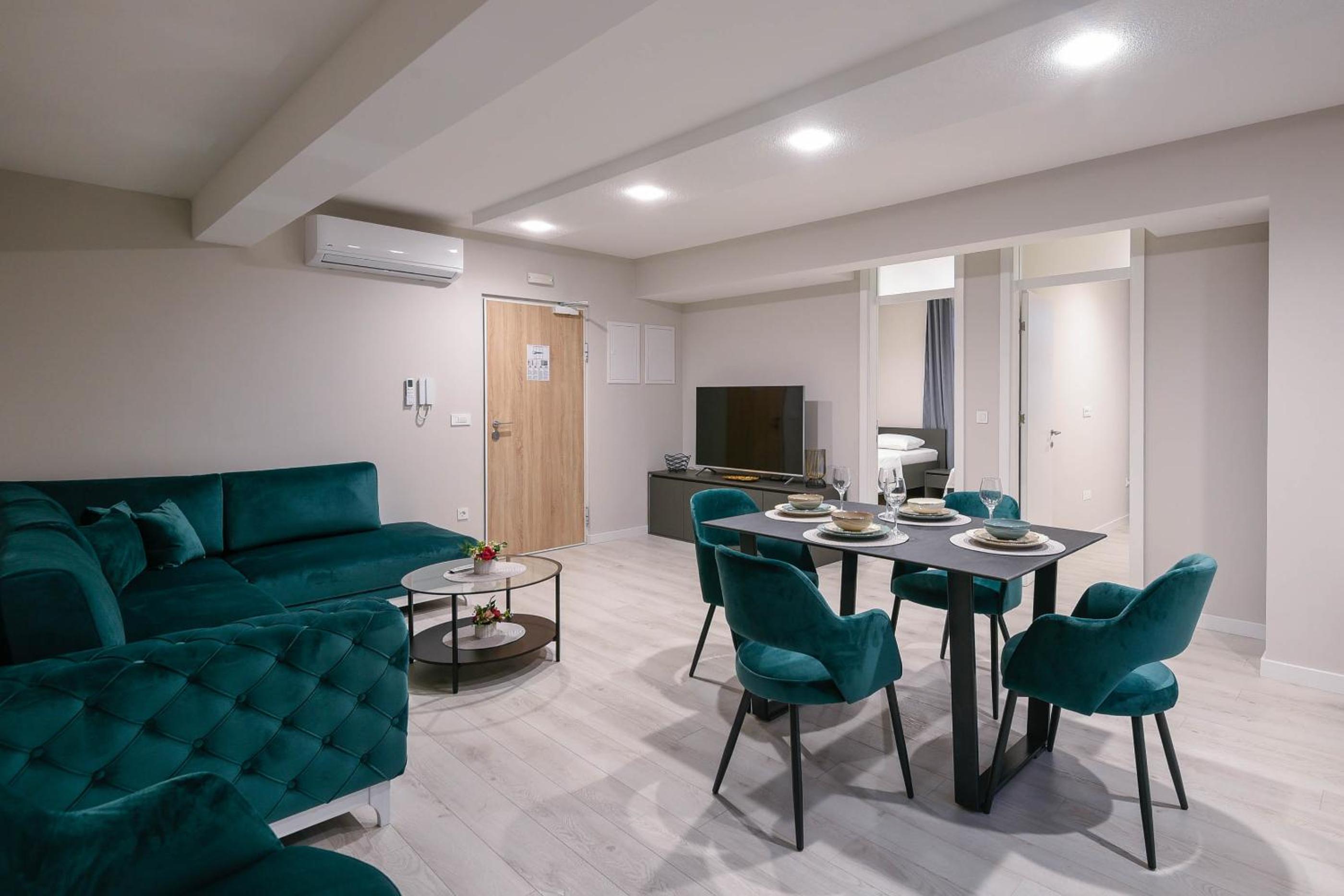 Apartment photo 2