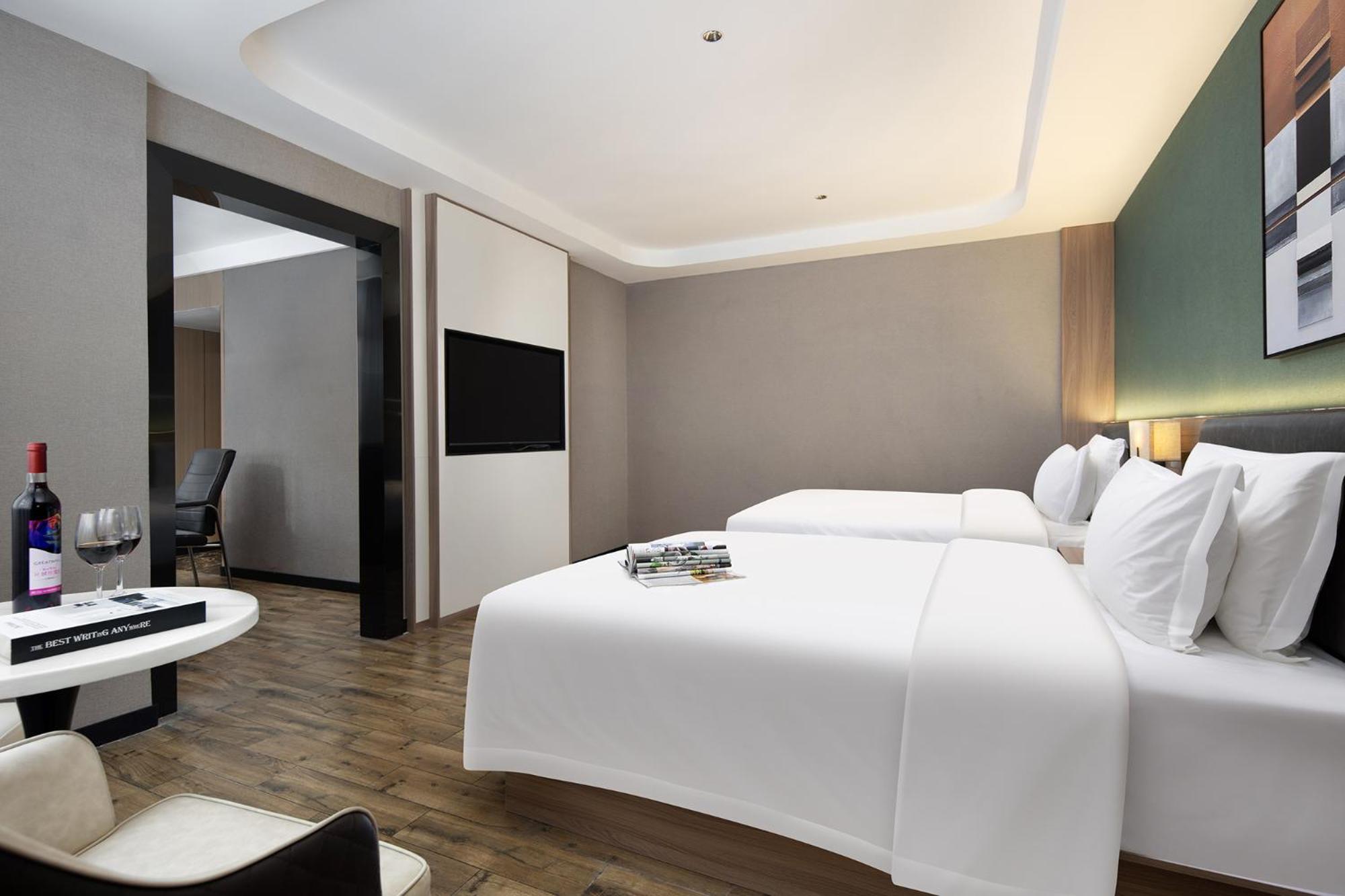 Leisure Suite with Twin Beds photo 2