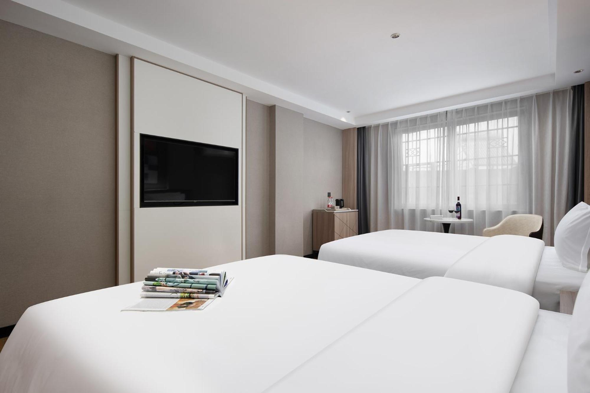 Elegant Twin Room  photo 3